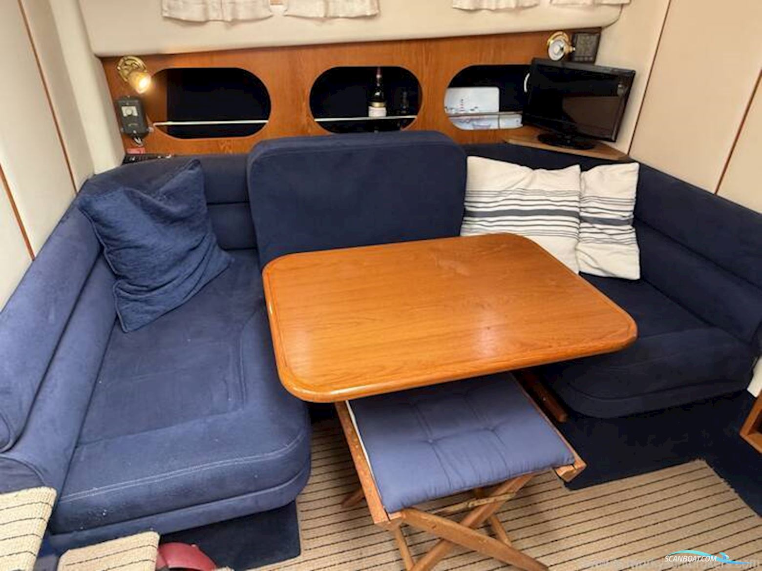 Hardy Marine 32 Commander
