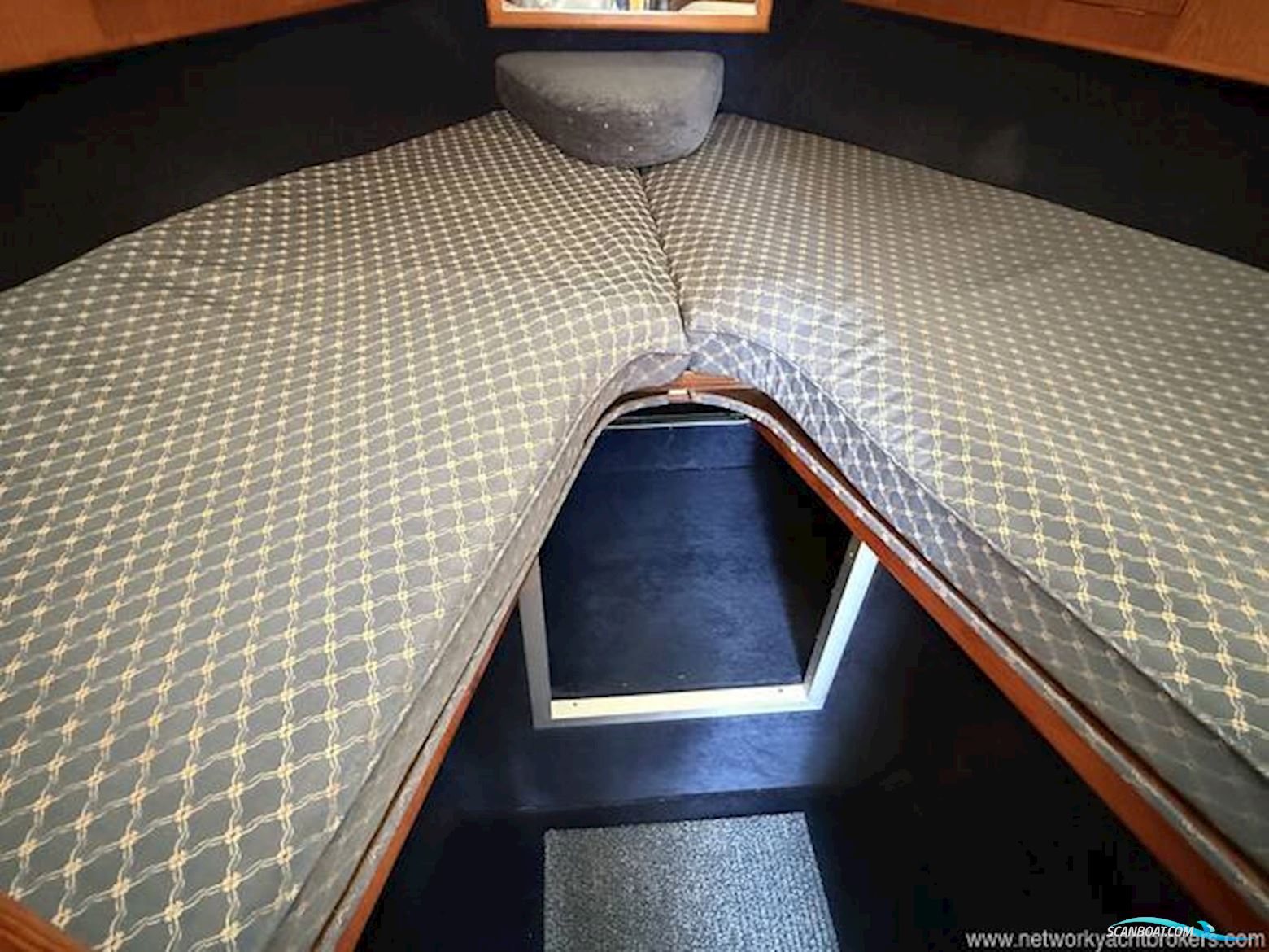 Hardy Marine 32 Commander
