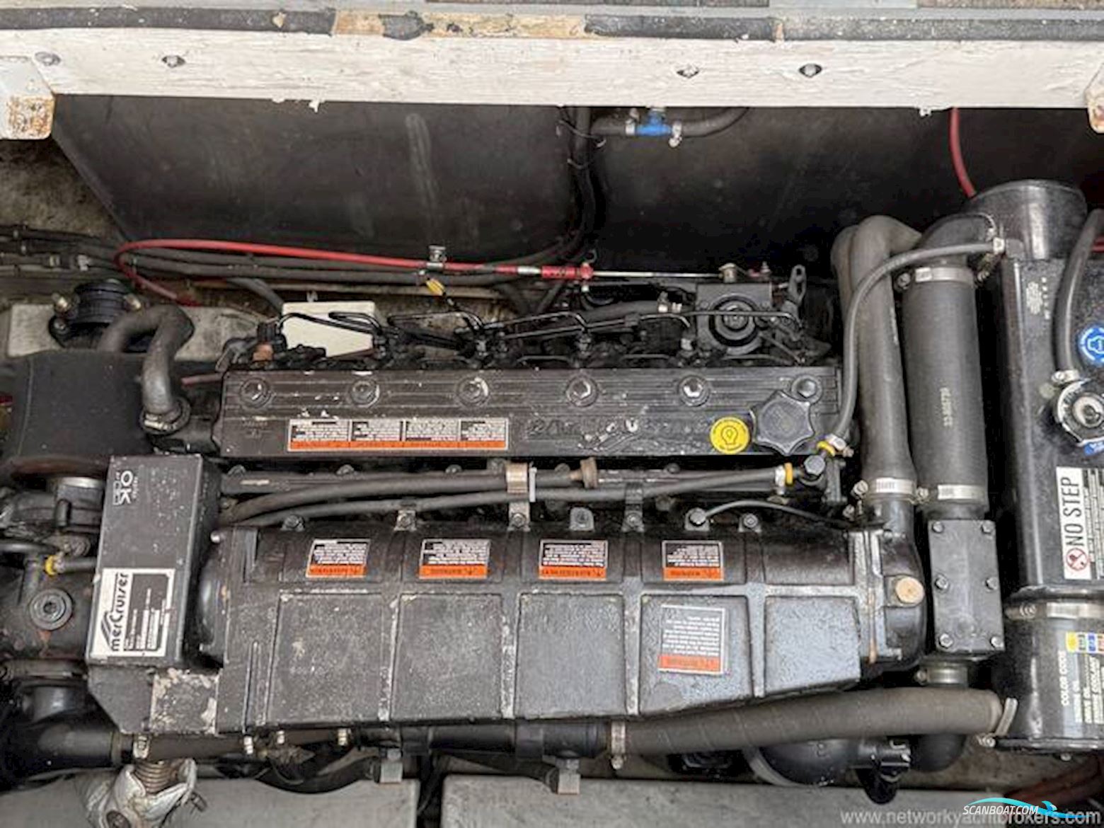 Hardy Marine 32 Commander