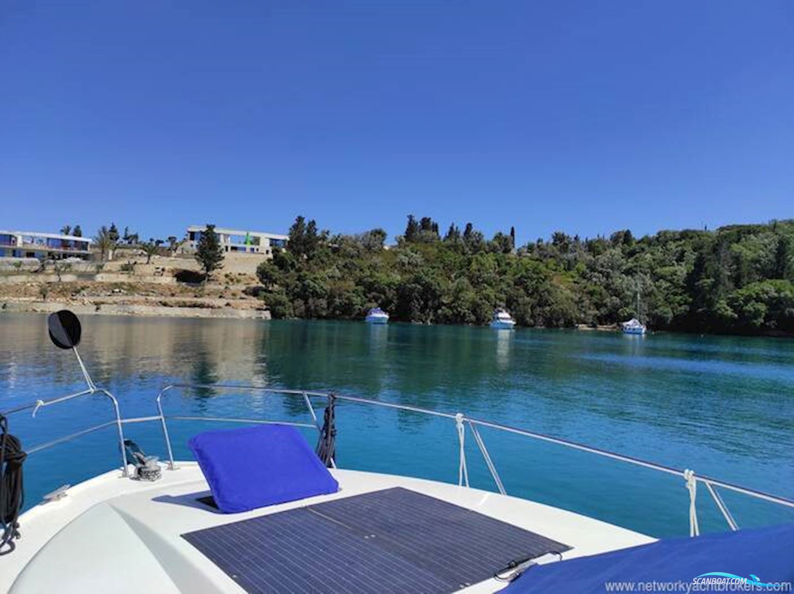 Hardy Marine Seawing 305