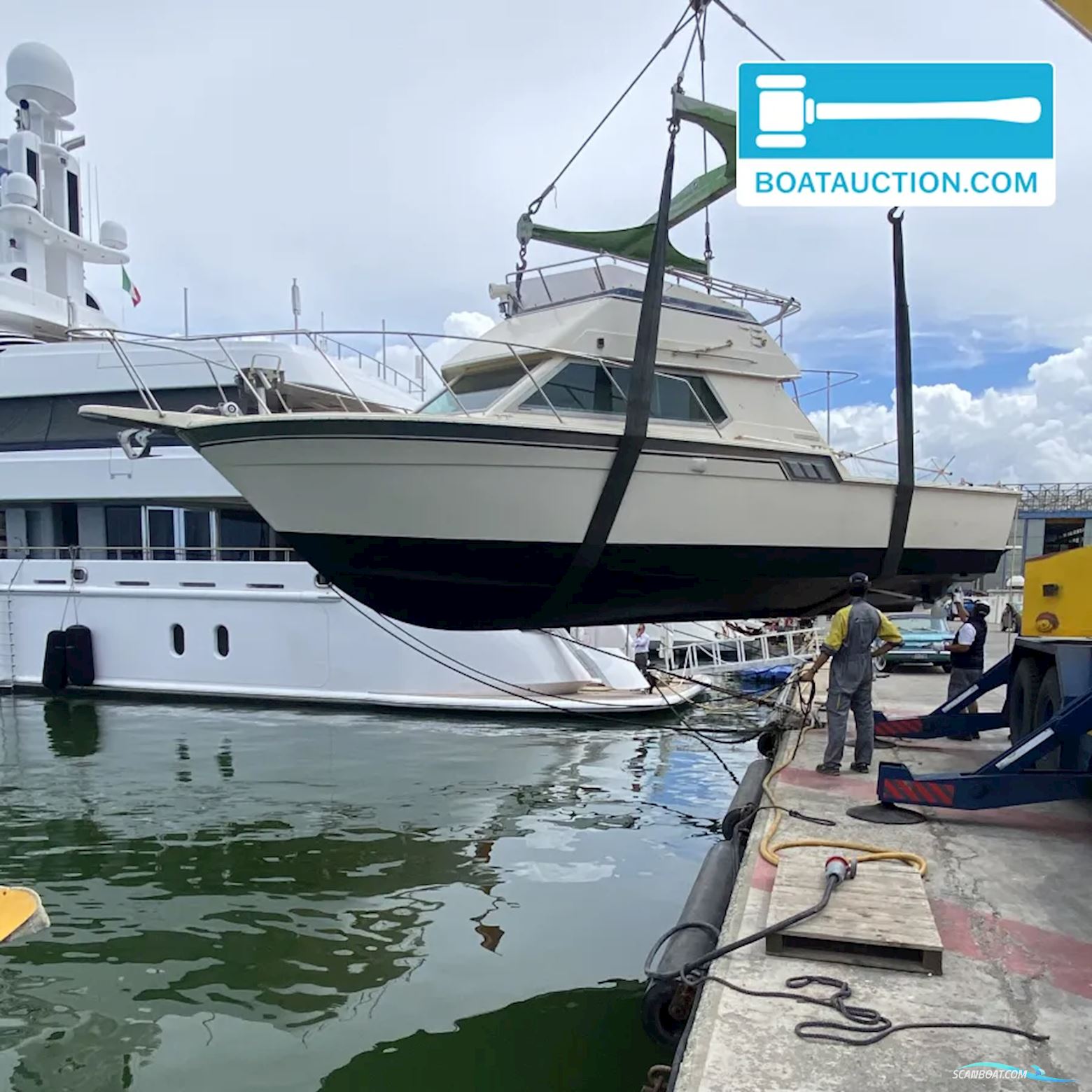 Hatteras 32 Sport Fly