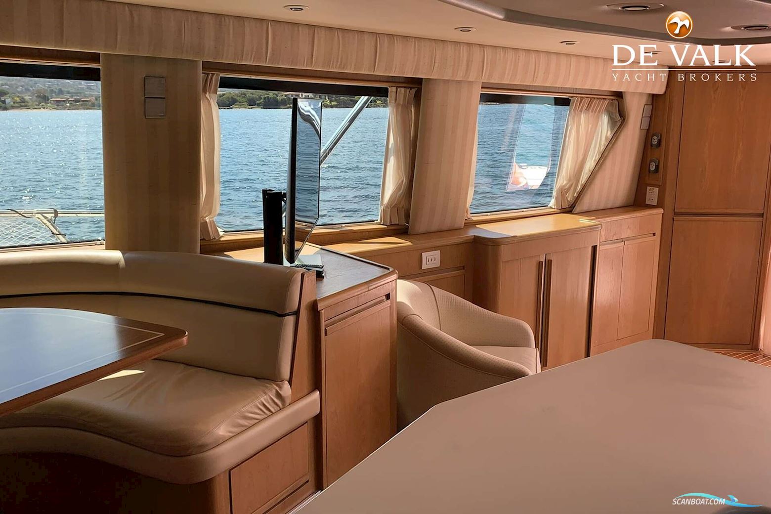 Hatteras 65 Convertible