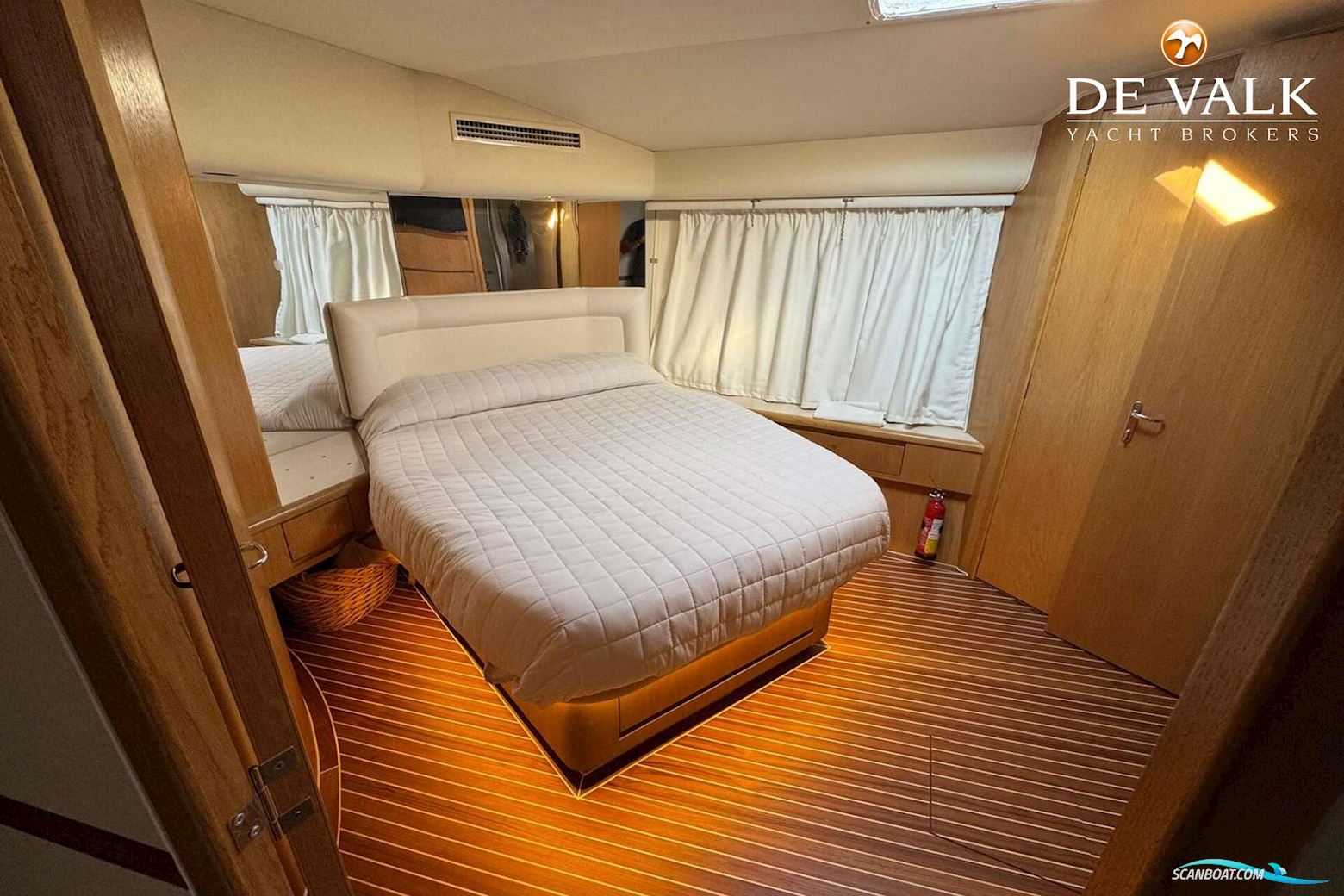 Hatteras 65 Convertible