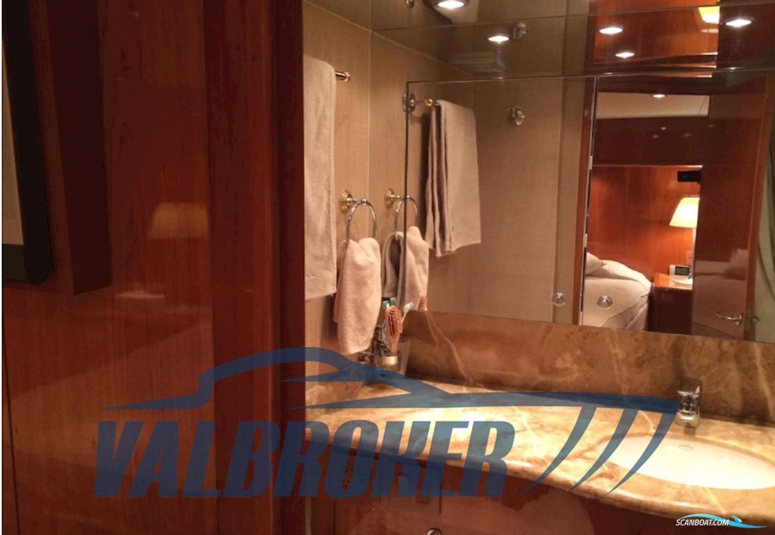 Hatteras 70' Convertible