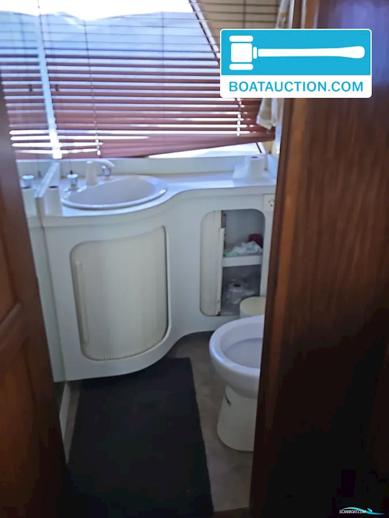 Hatteras 72