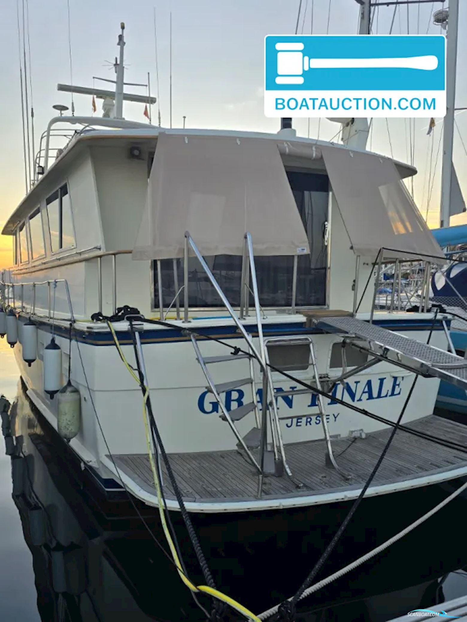 Hatteras 72