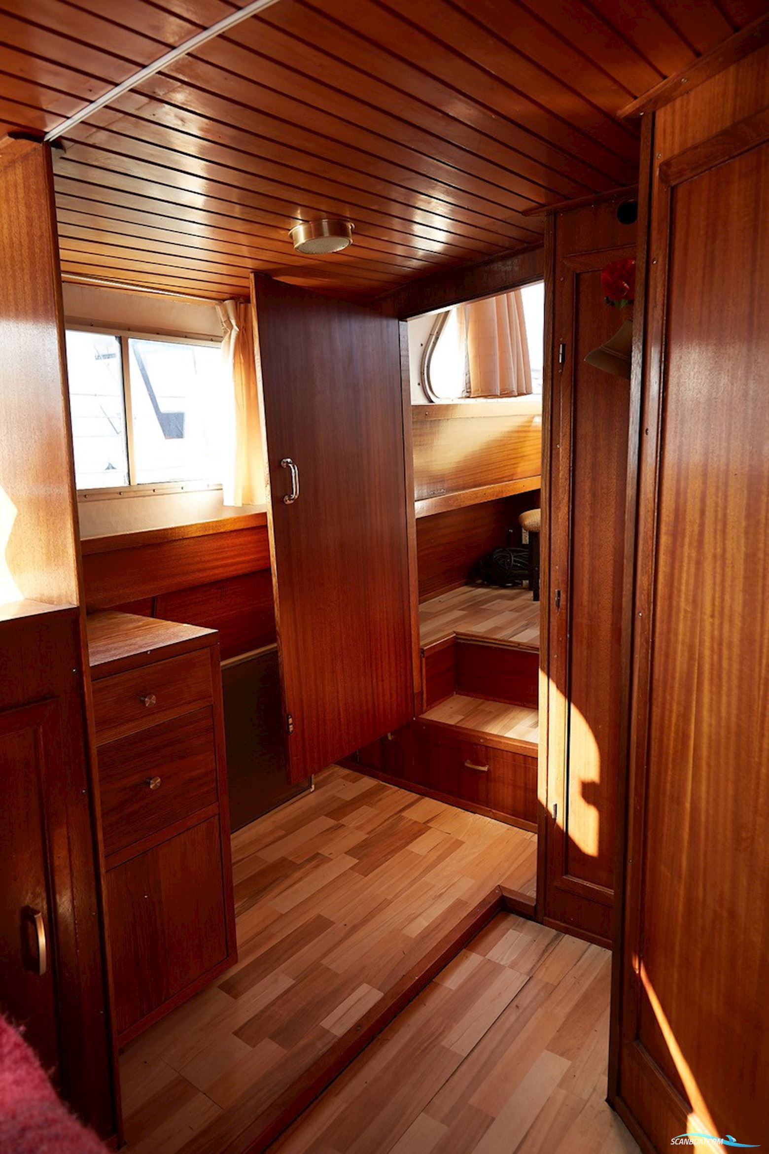 Helårs motorbåd med flybridge 44 fod Hoekstrakruiser