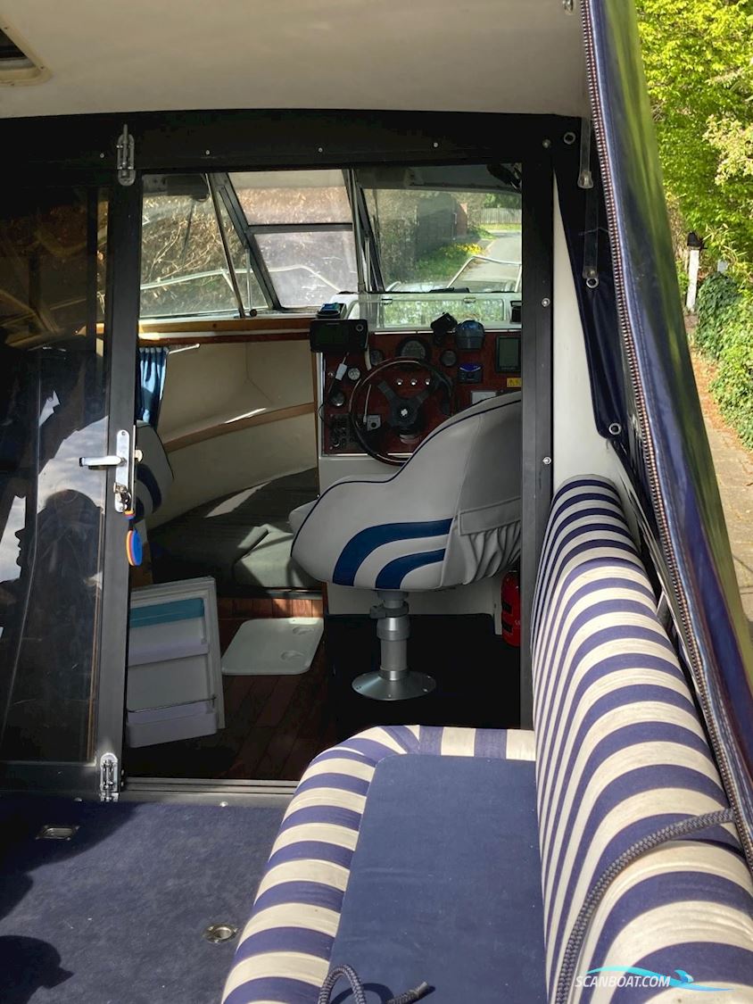 Hilter Royal 840 Flybridge