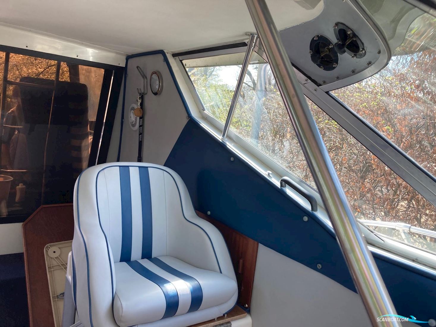 Hilter Royal 840 Flybridge