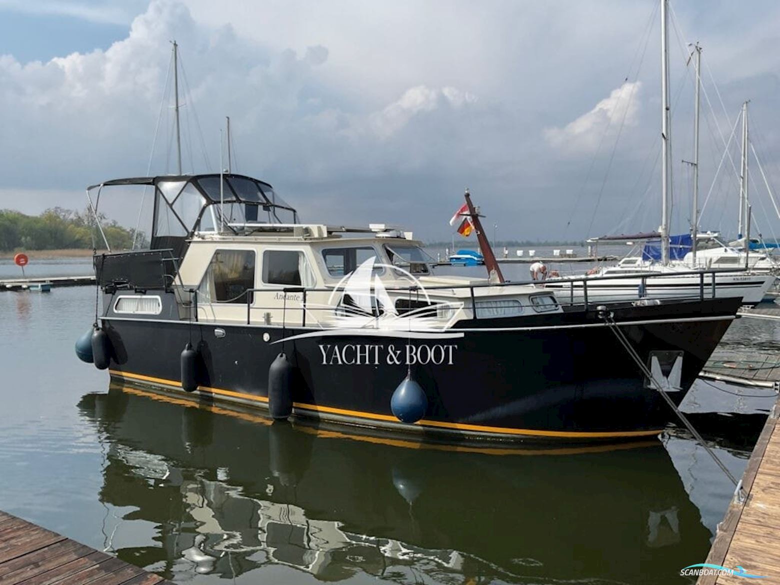 Holländischer Werftbau 1000 Gsak Motorboten 1981, met Yanmar motor, Poland