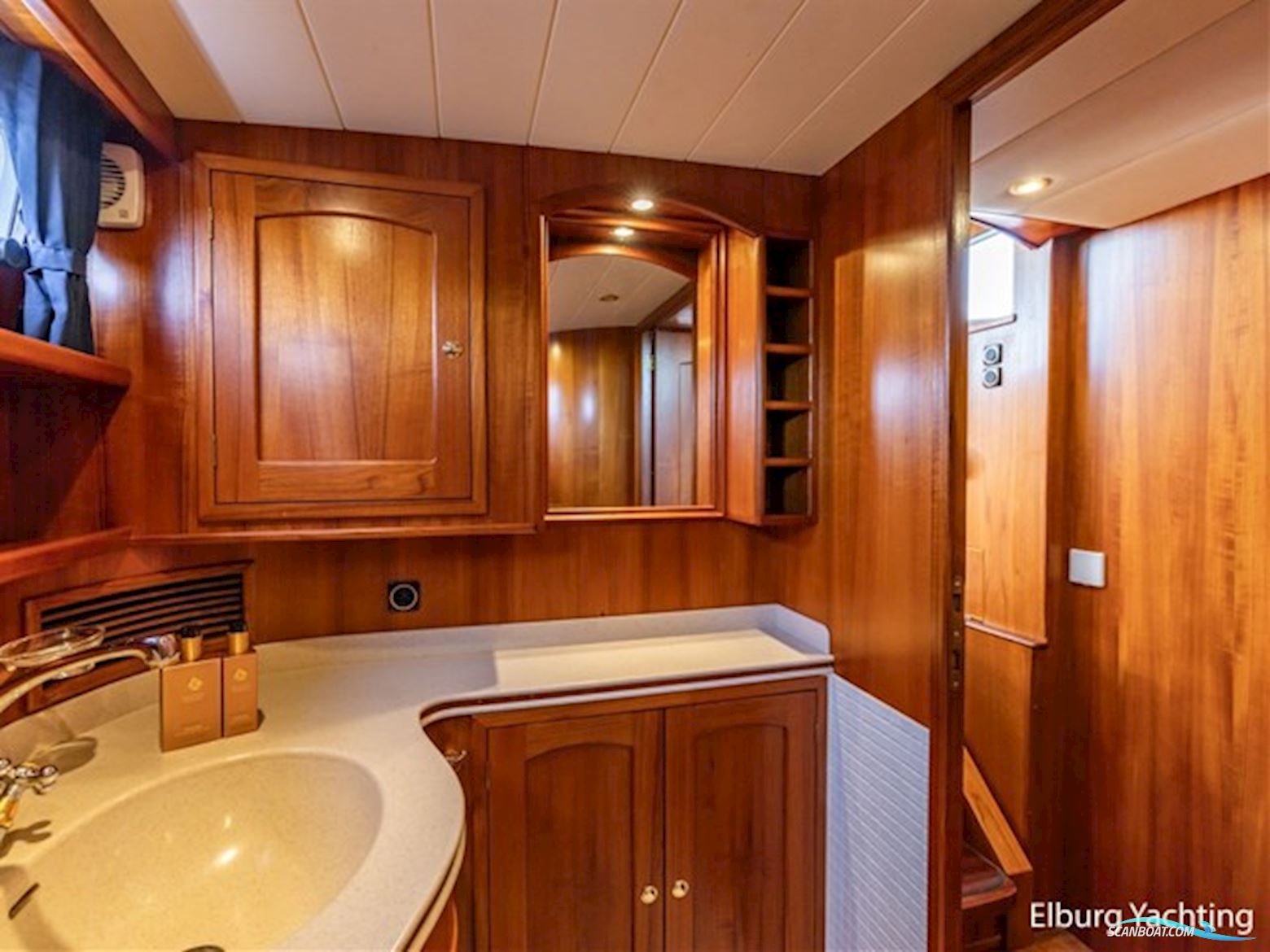 Holterman 48 Trawler - Stabilizers