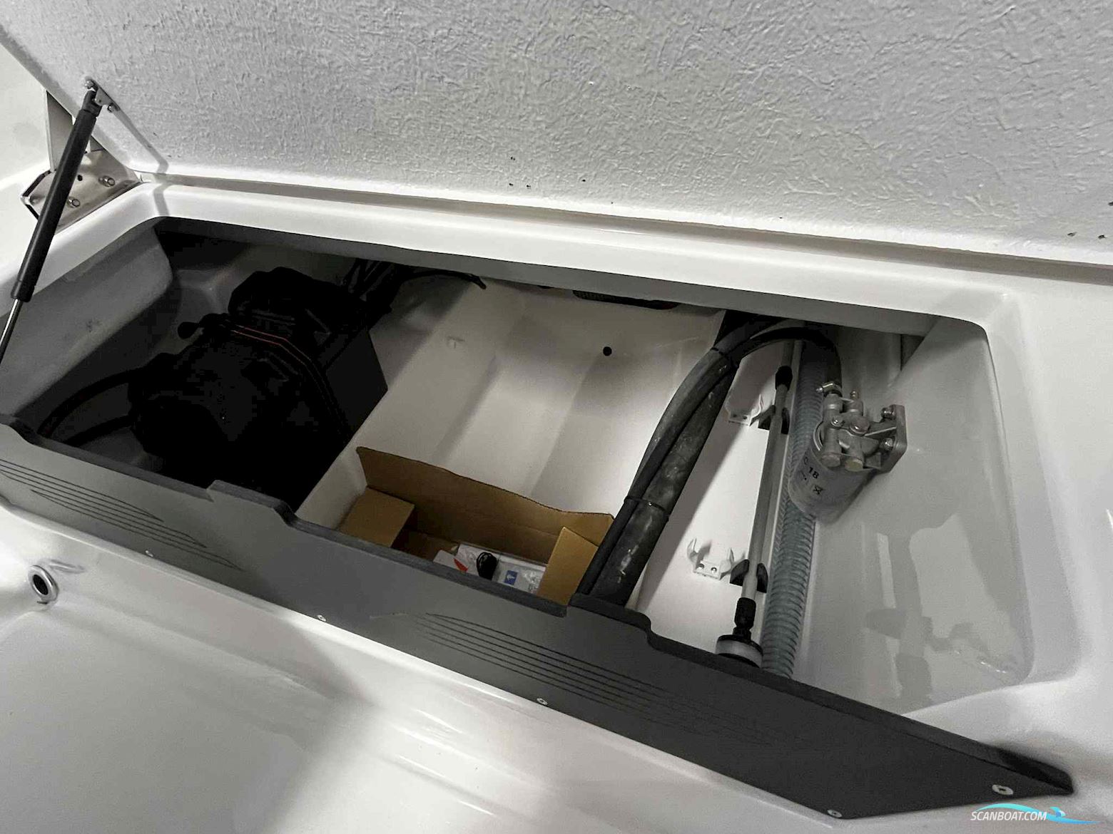 HR 575 CC med 115 hk Yamaha og trailer