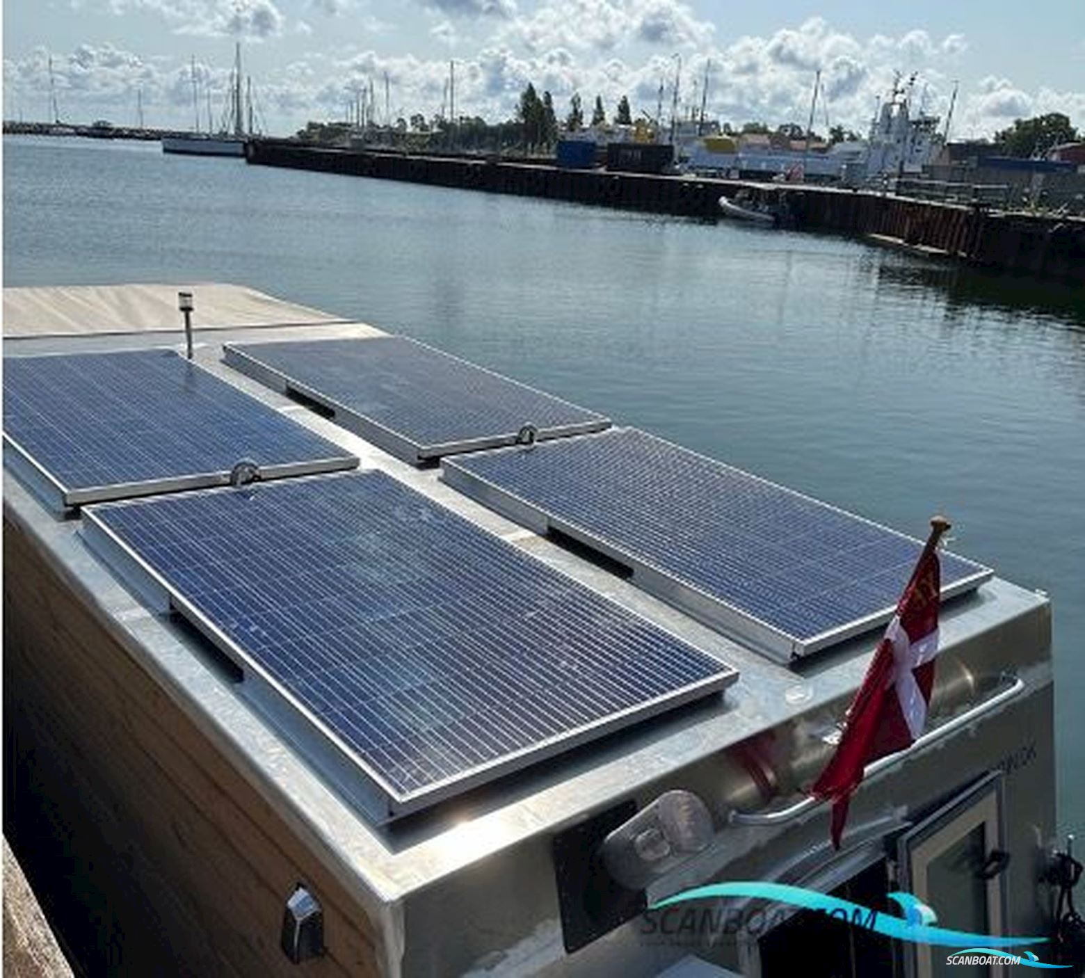 Husbåde med elmotor - udlejnings koncept eller bolig