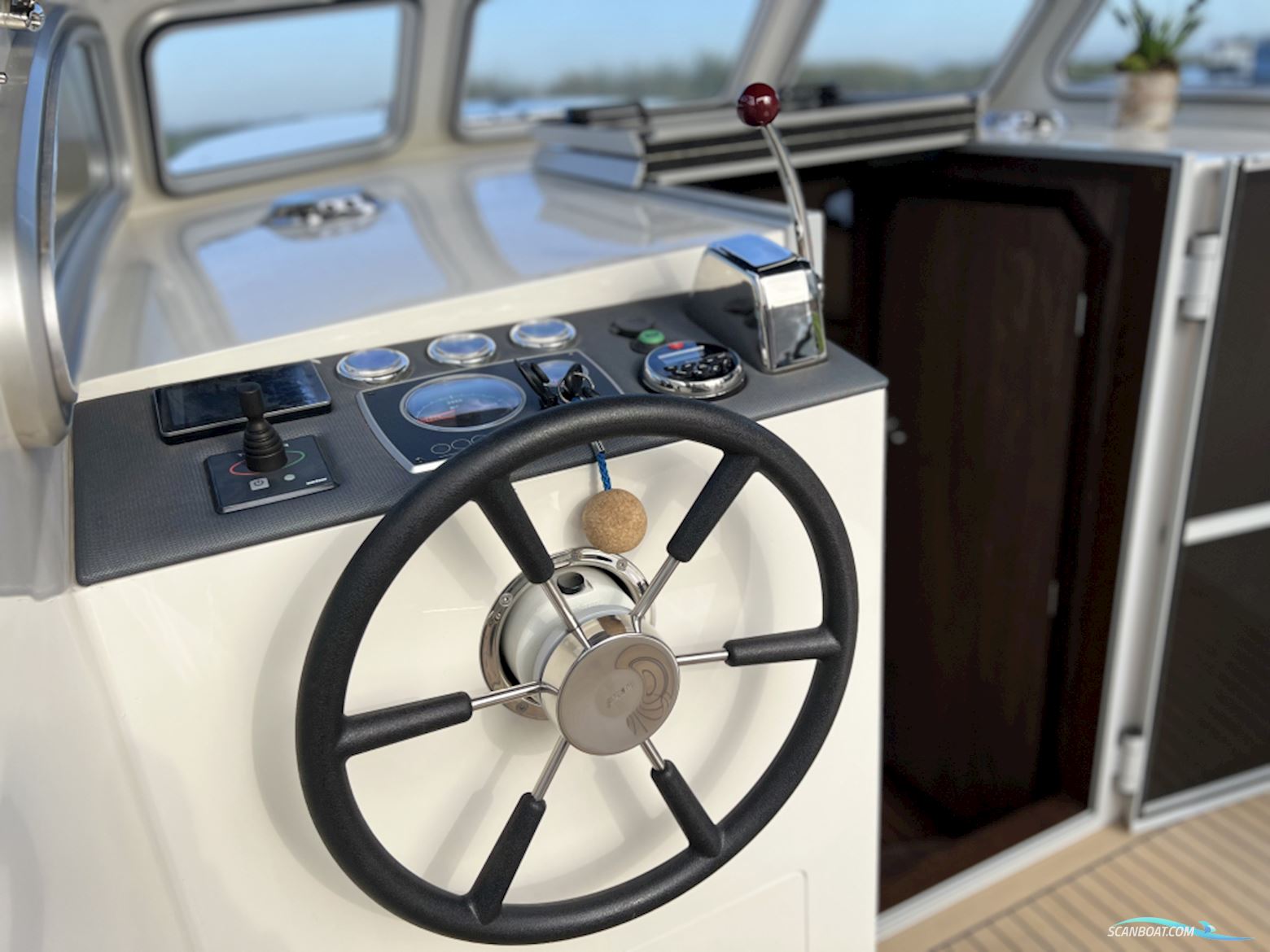Ijzendoorn Yachts Tender Cabin 800