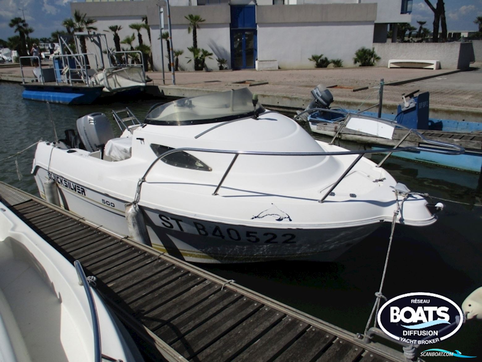 Inconnu Quicksilver 500 Cabin Motorboten 2000, met Mariner motor, France