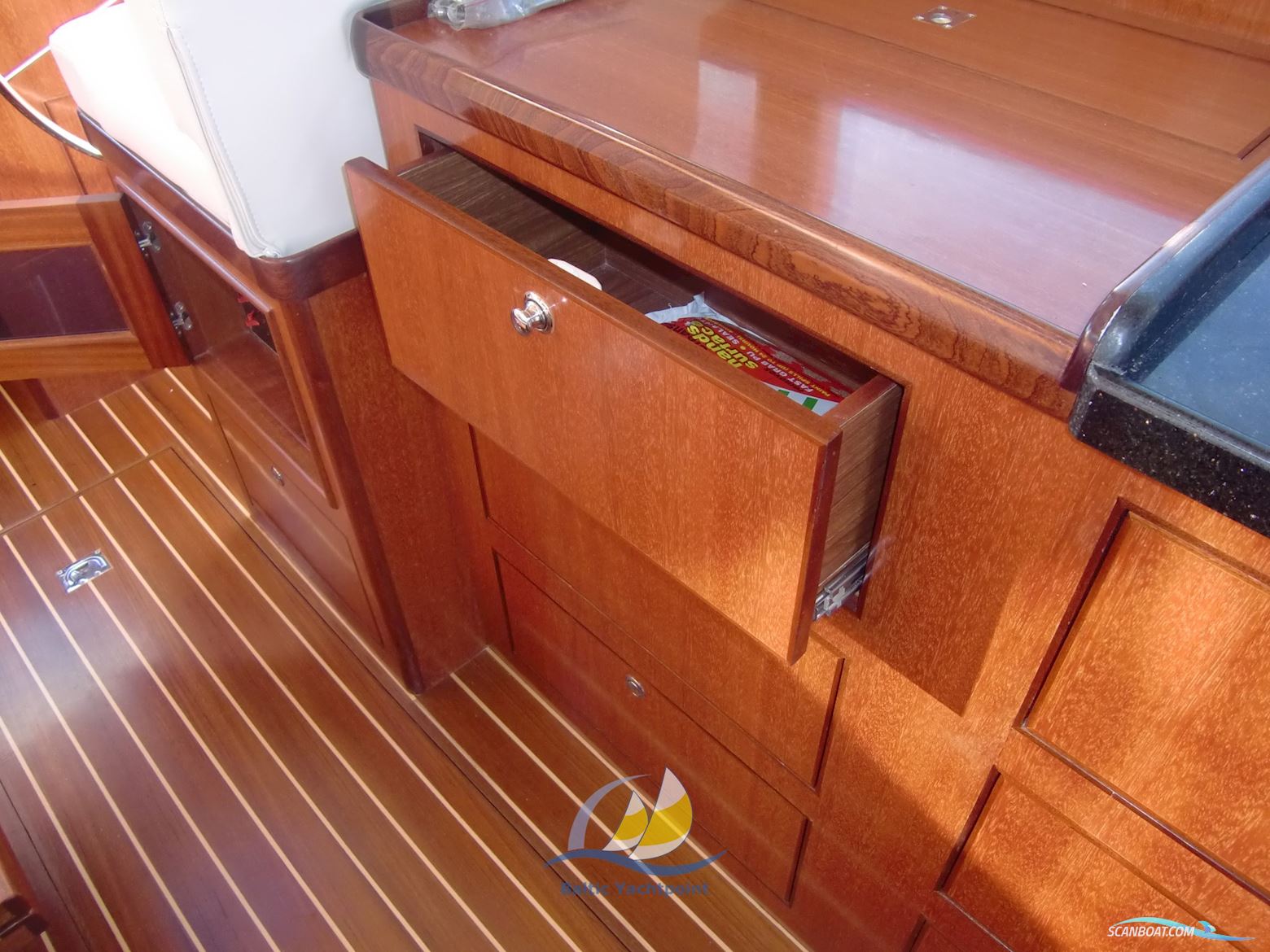 Integrity Motor Yachts Integrity 350 Sedan