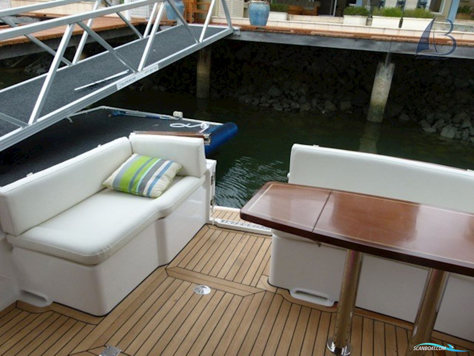 Integrity Motor Yachts Integrity 350 Sedan