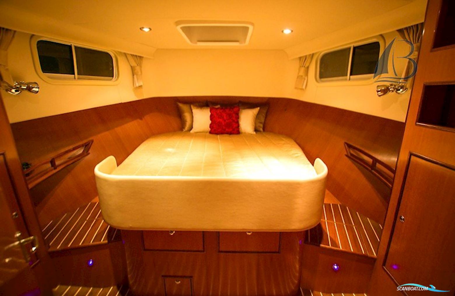 Integrity Motor Yachts Integrity 380 Sedan