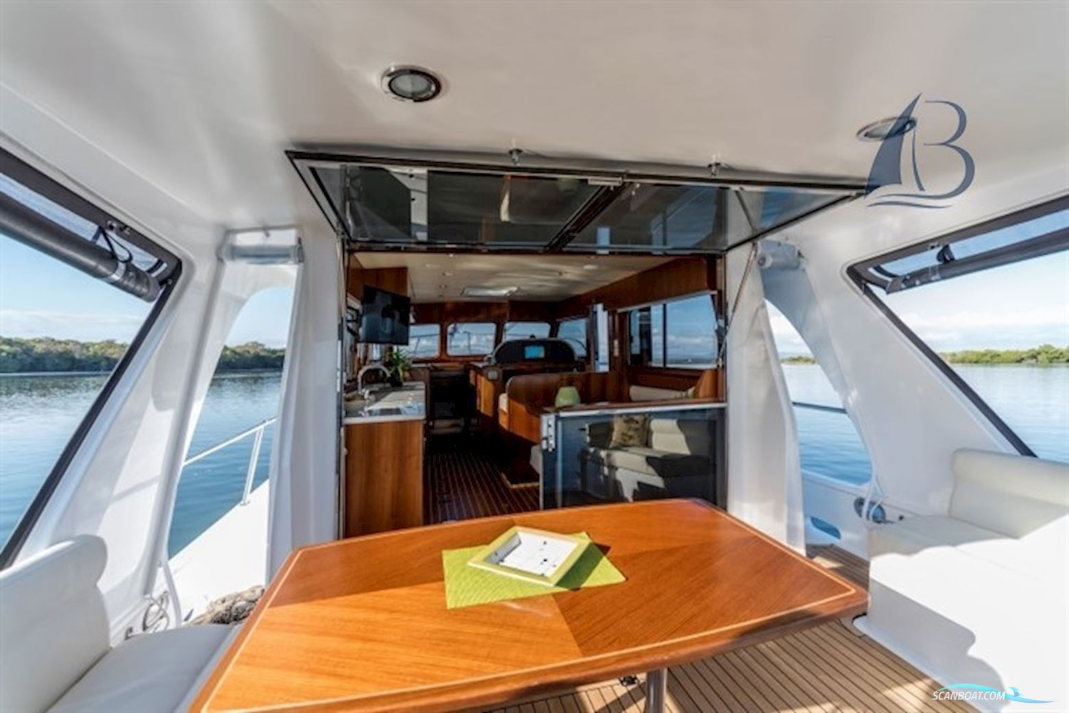 Integrity Motor Yachts Integrity 380 Sedan