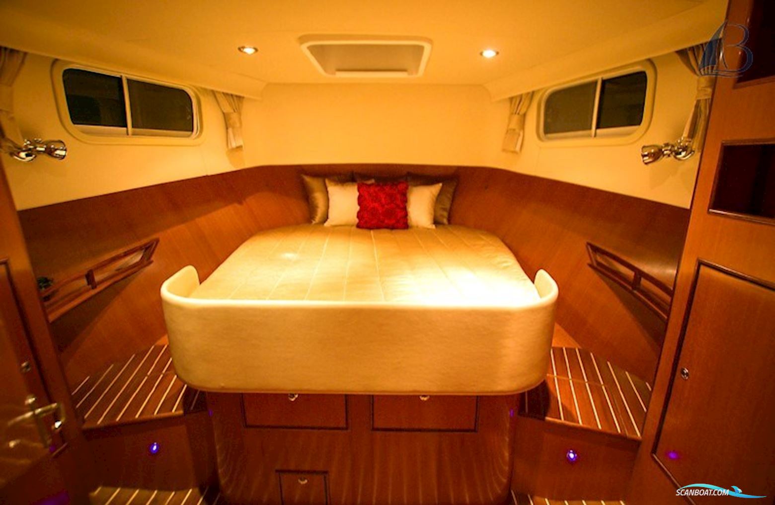 Integrity Motor Yachts Integrity 380 Sedan