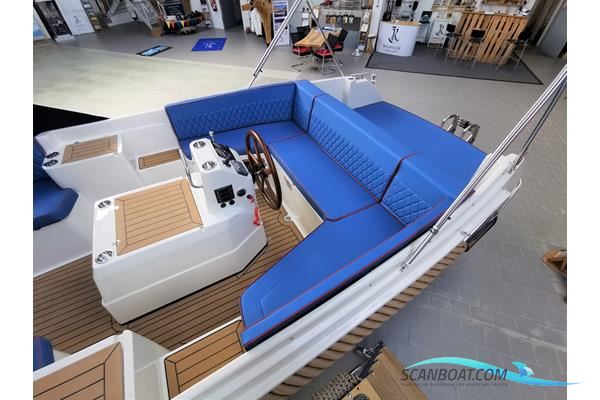 Interboat Intender 700