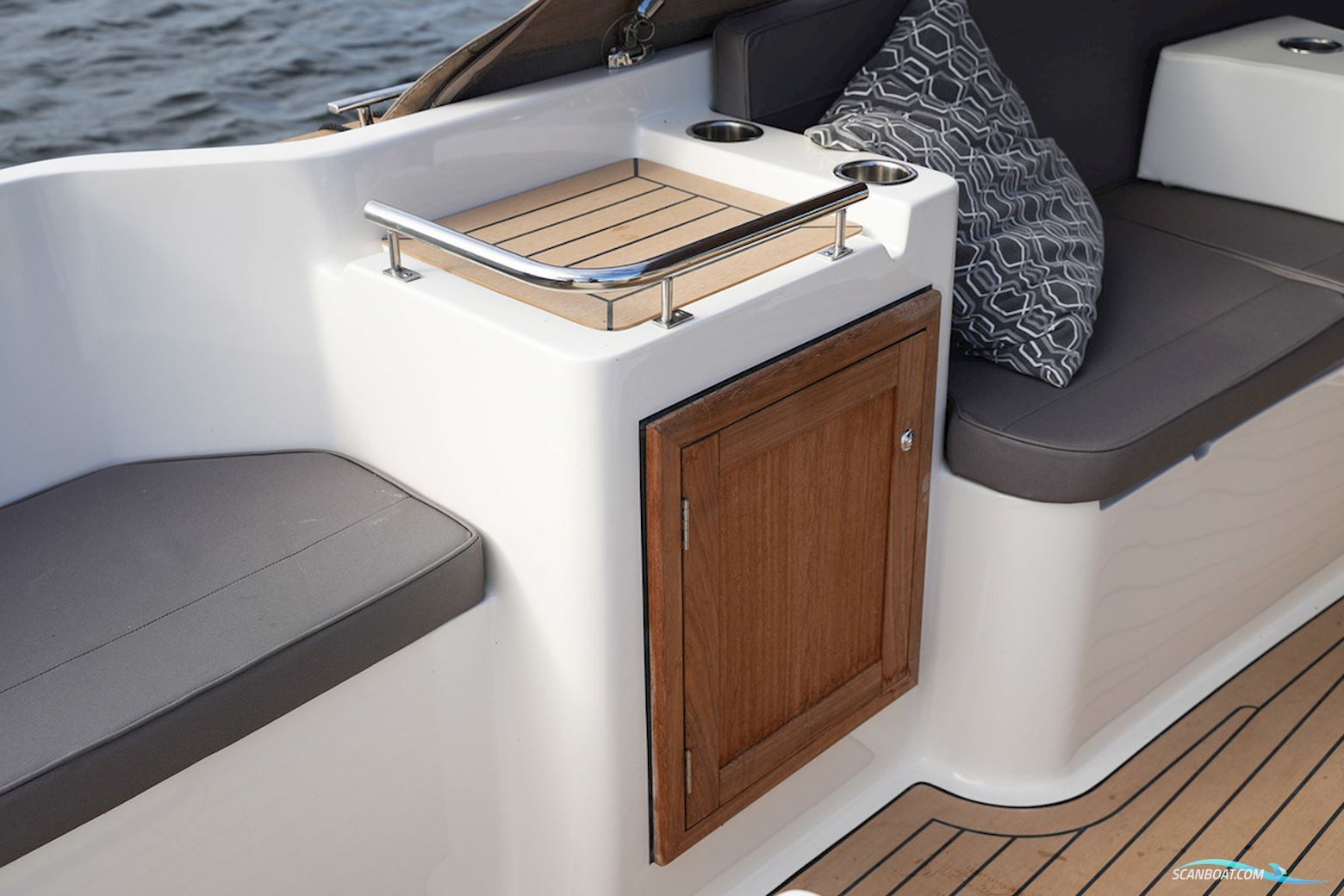 Interboat Intender 780