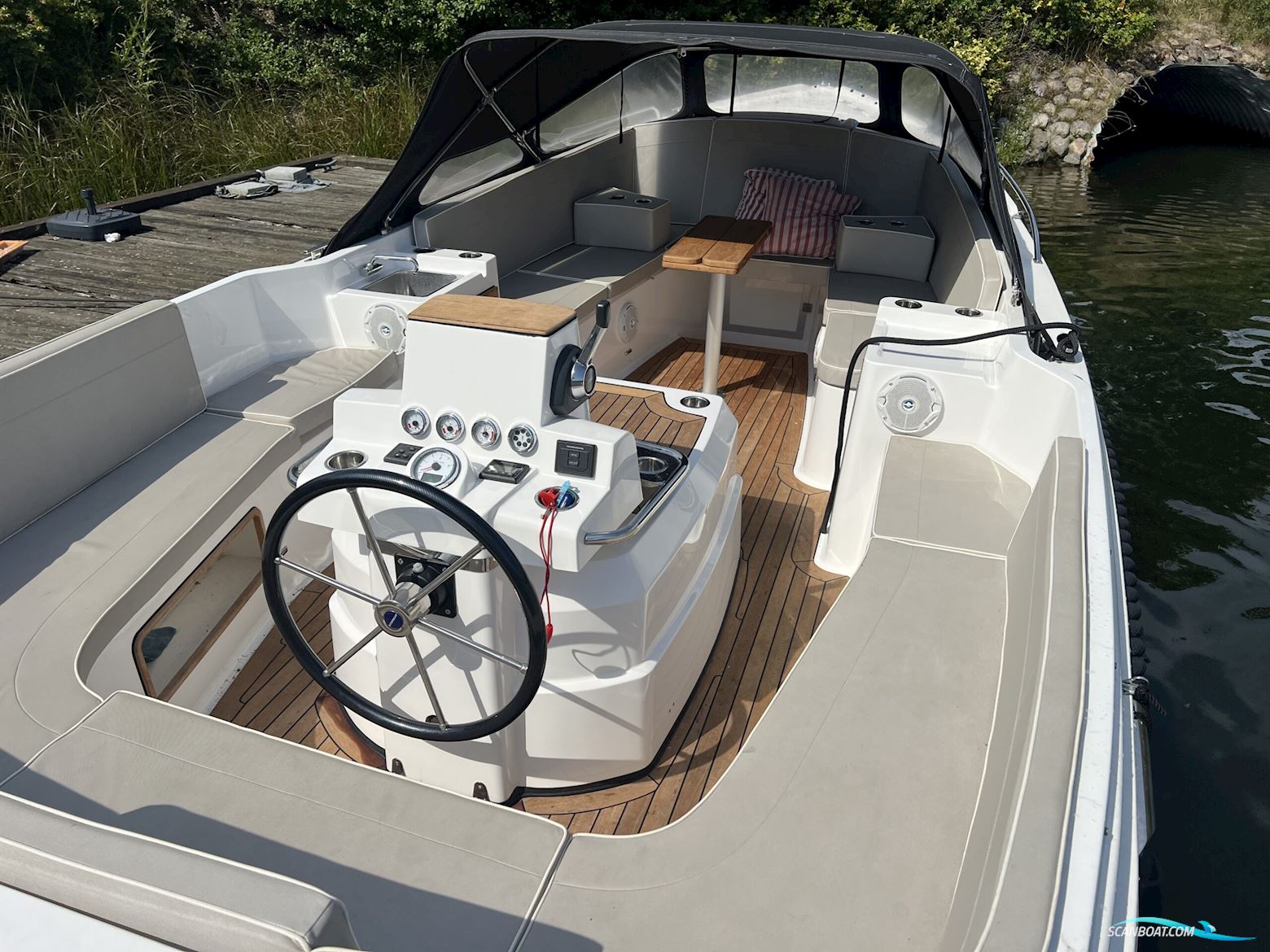 Interboat Intender 780