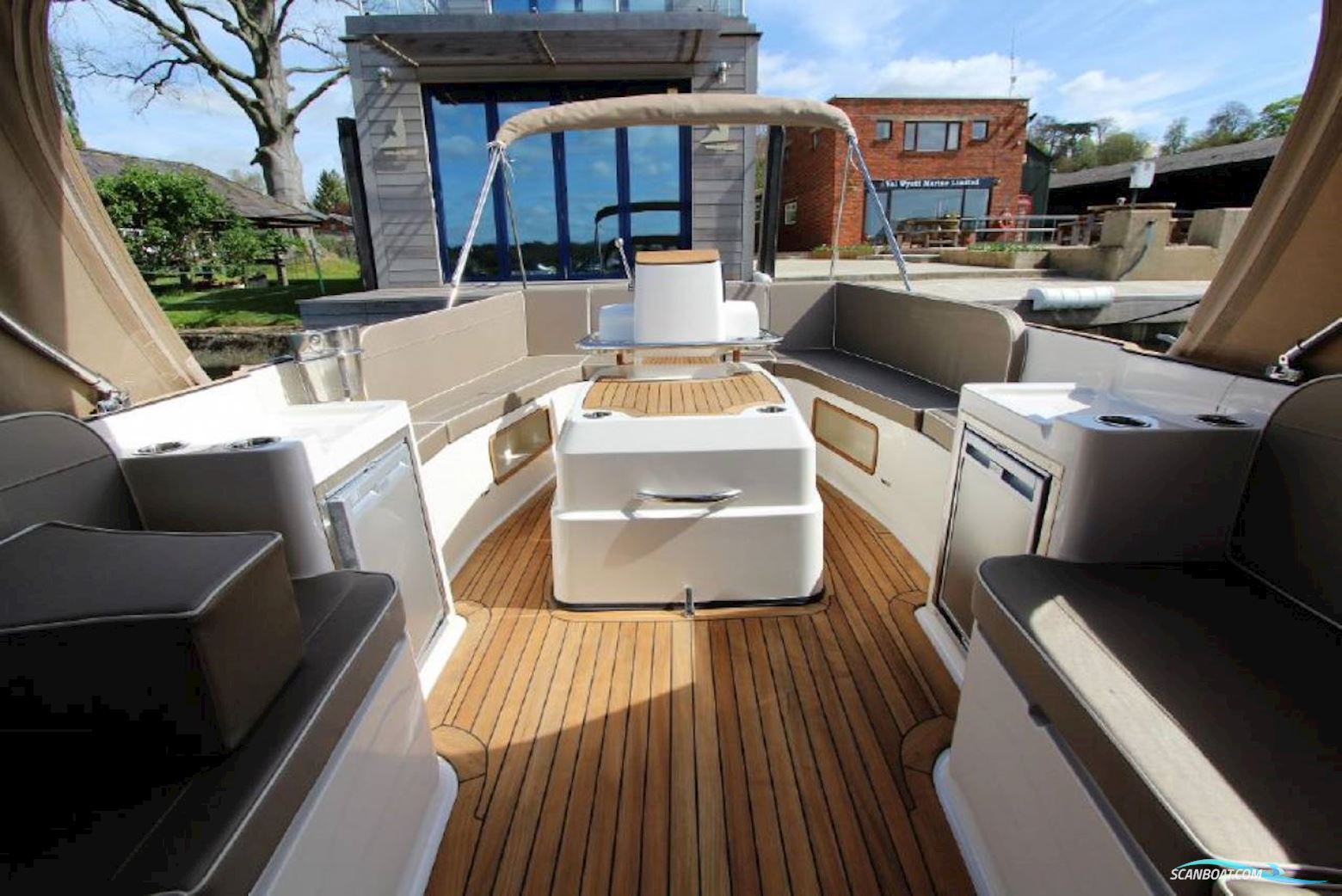 Interboat Intender 820