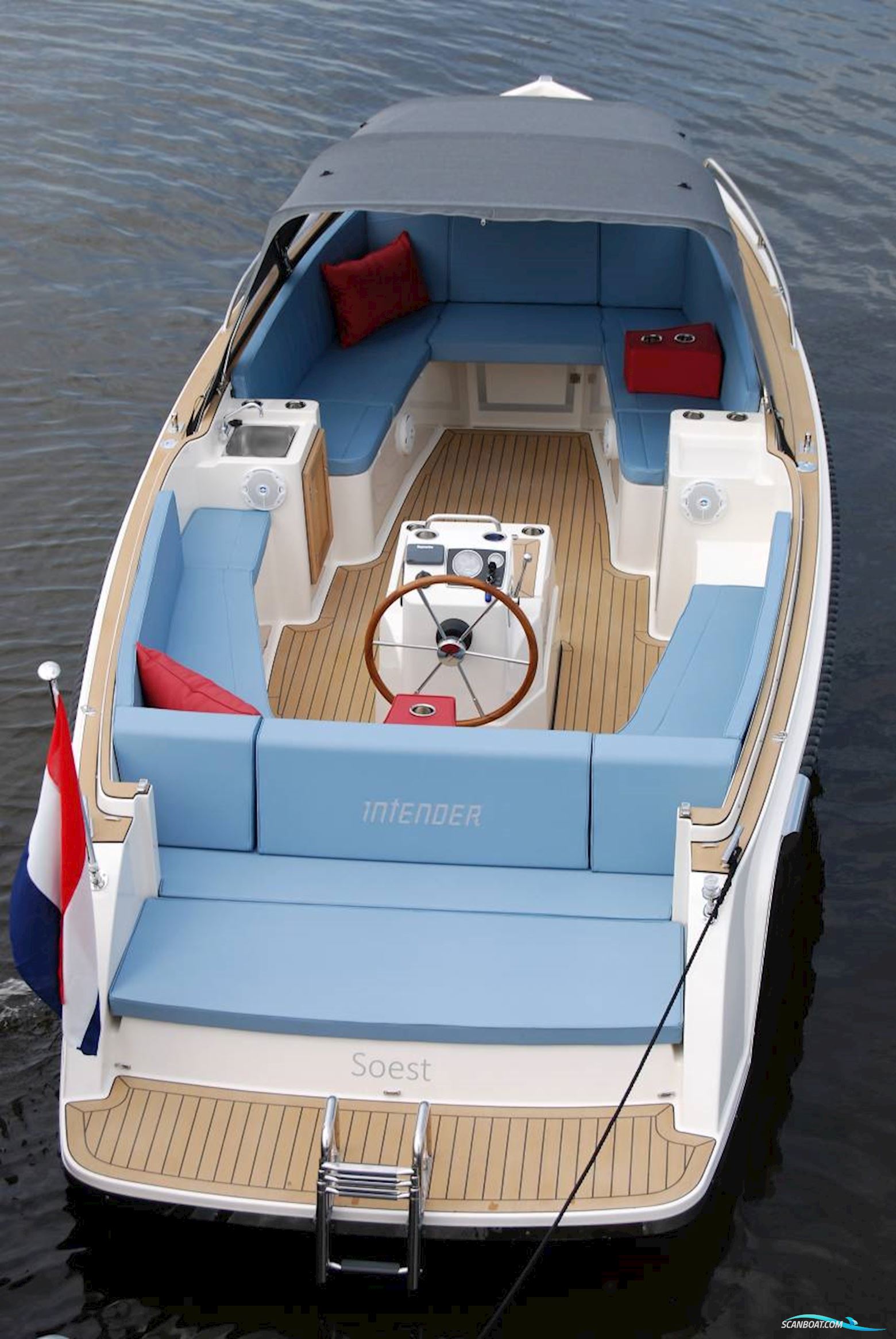 Interboat Intender 820