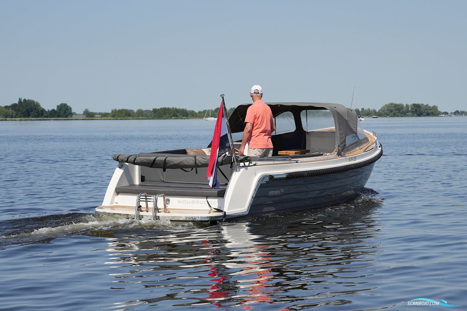 Interboat Intender 820
