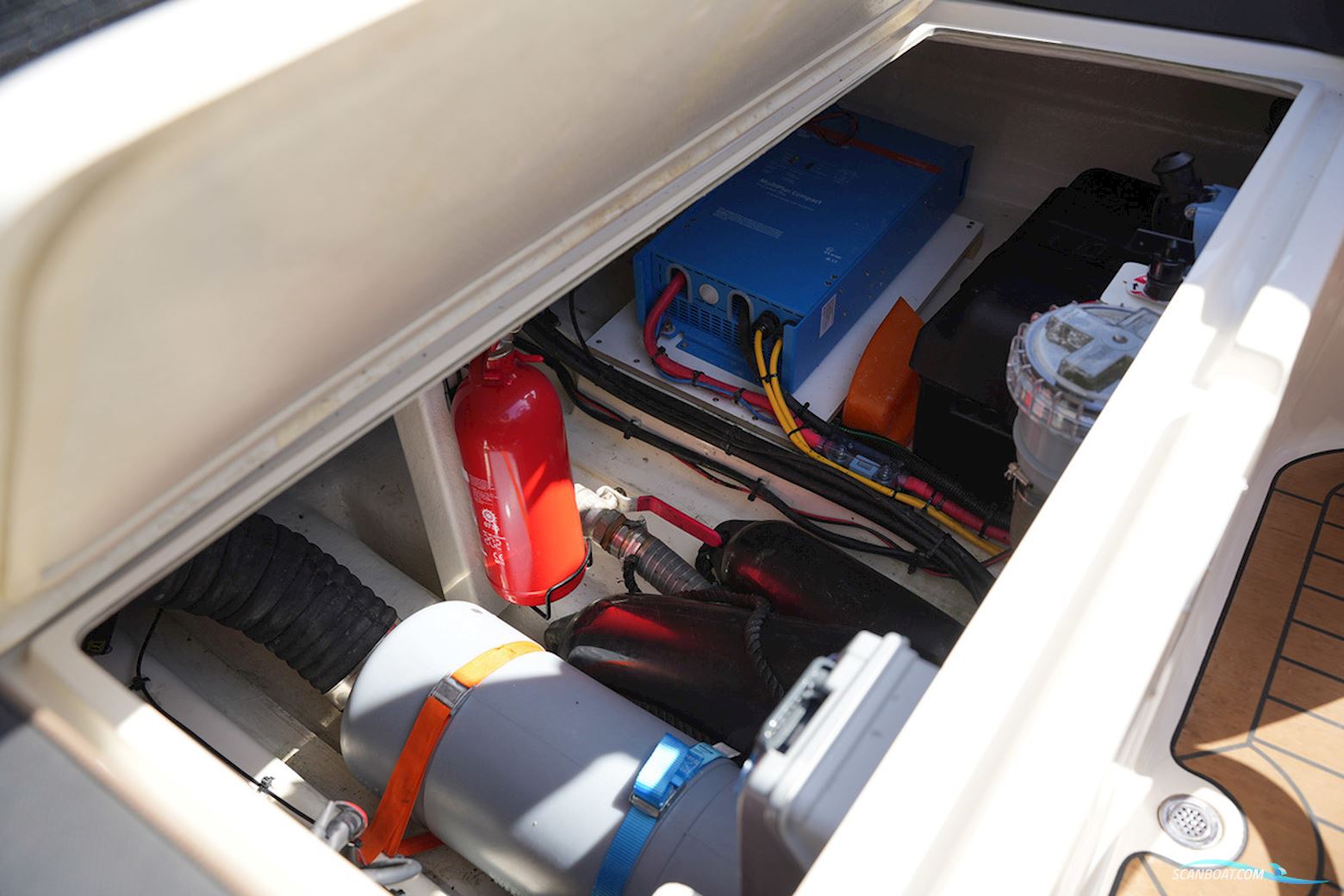 Interboat Intender 820