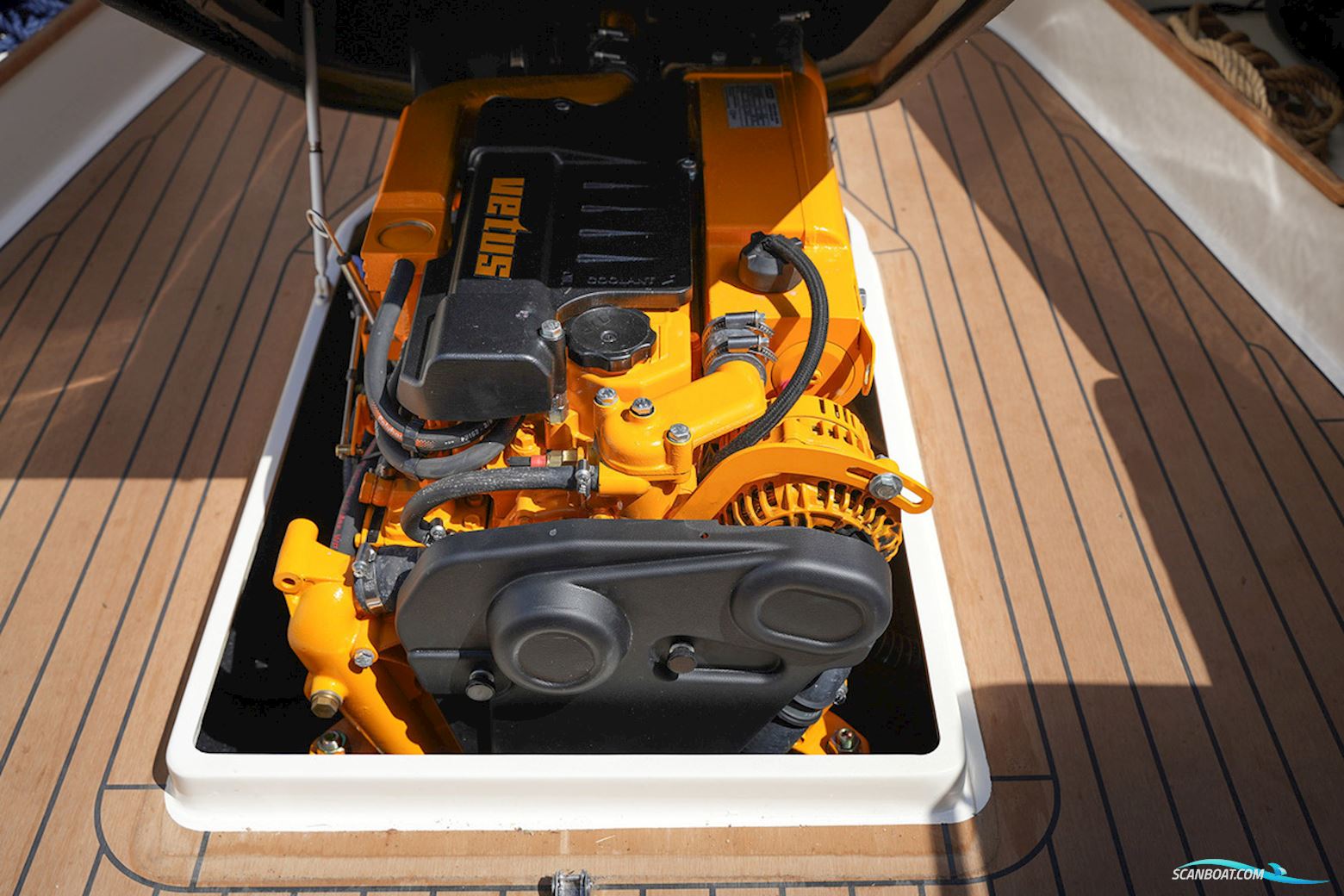 Interboat Intender 820