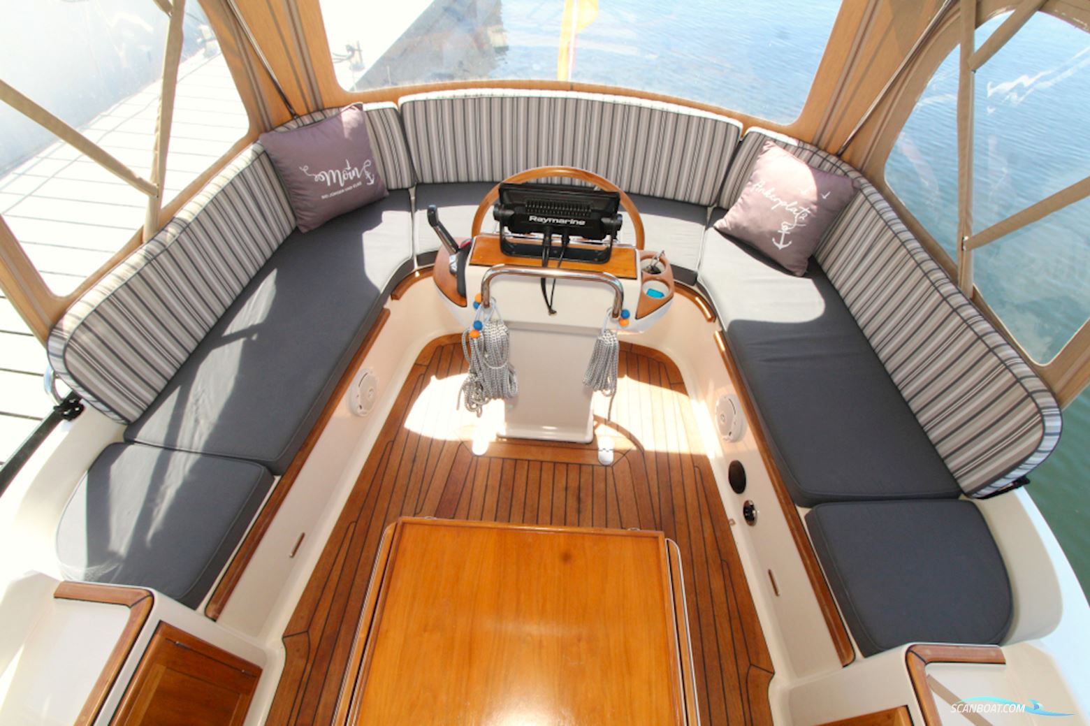 Intercruiser 27 Cabin