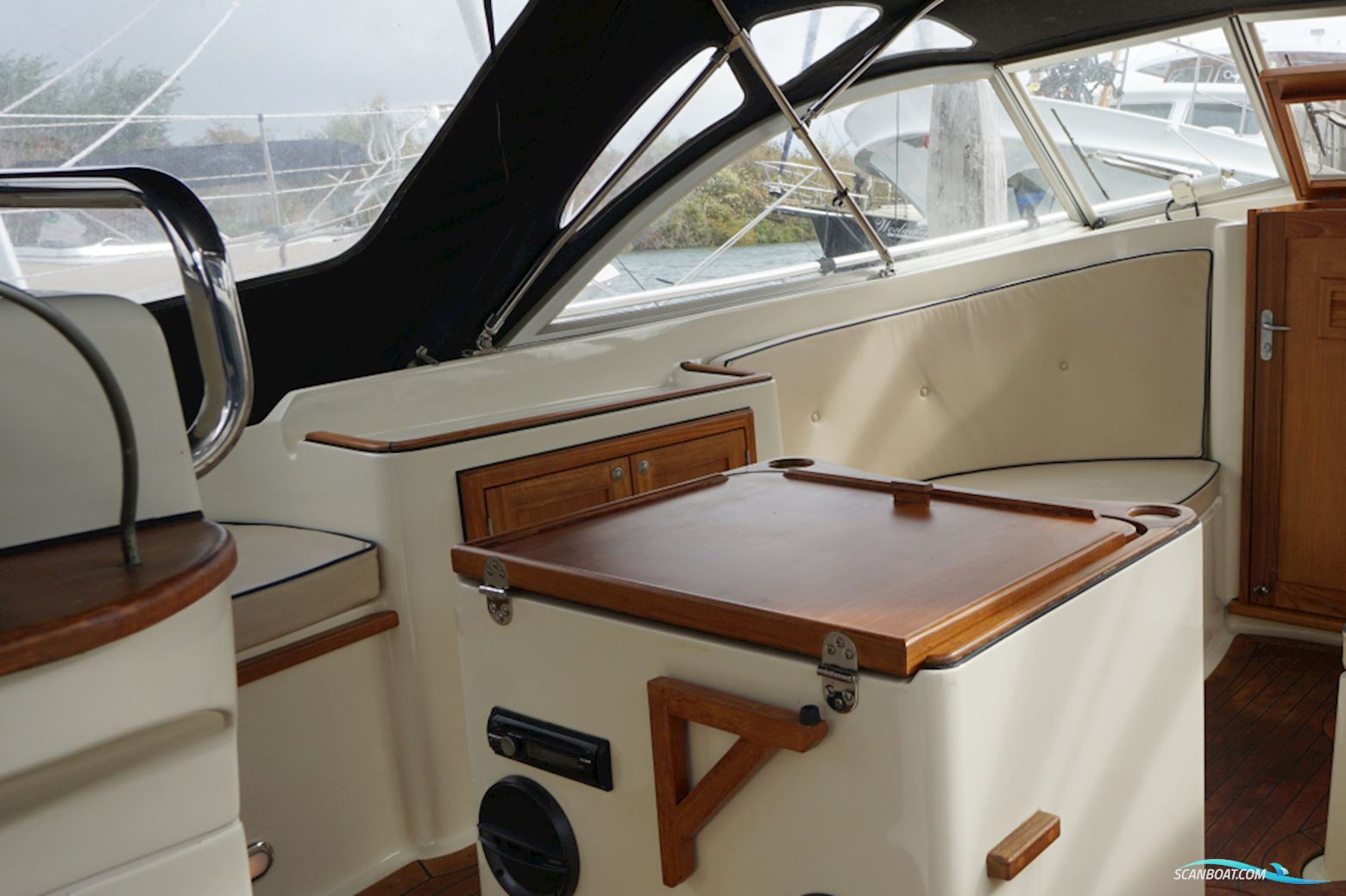 Intercruiser 27 Cabin