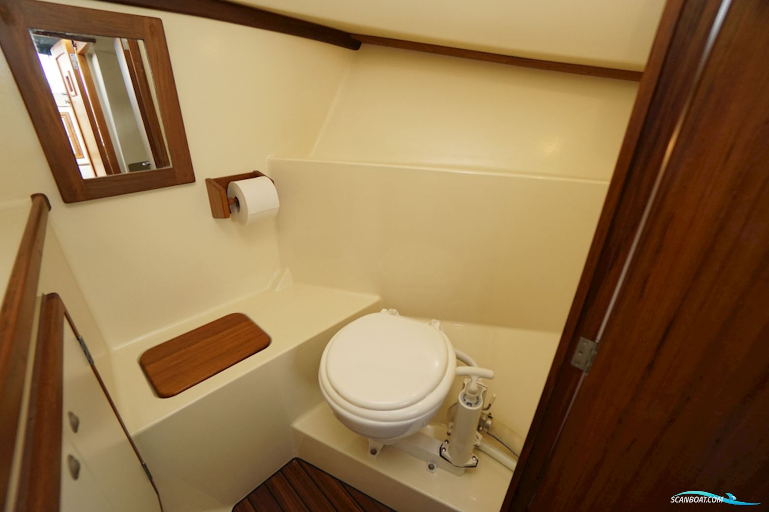 Intercruiser 27 Cabin