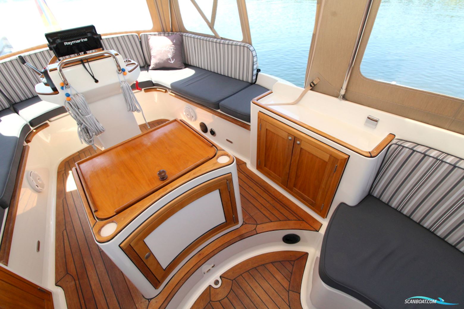 Intercruiser 27 Cabin