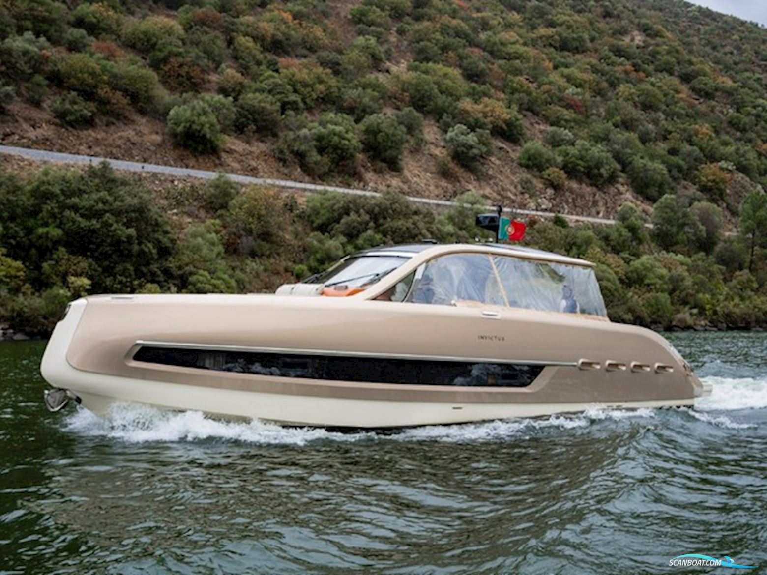 Invictus TT460 Motorboten 2022, met Volvo Penta motor, Portugal