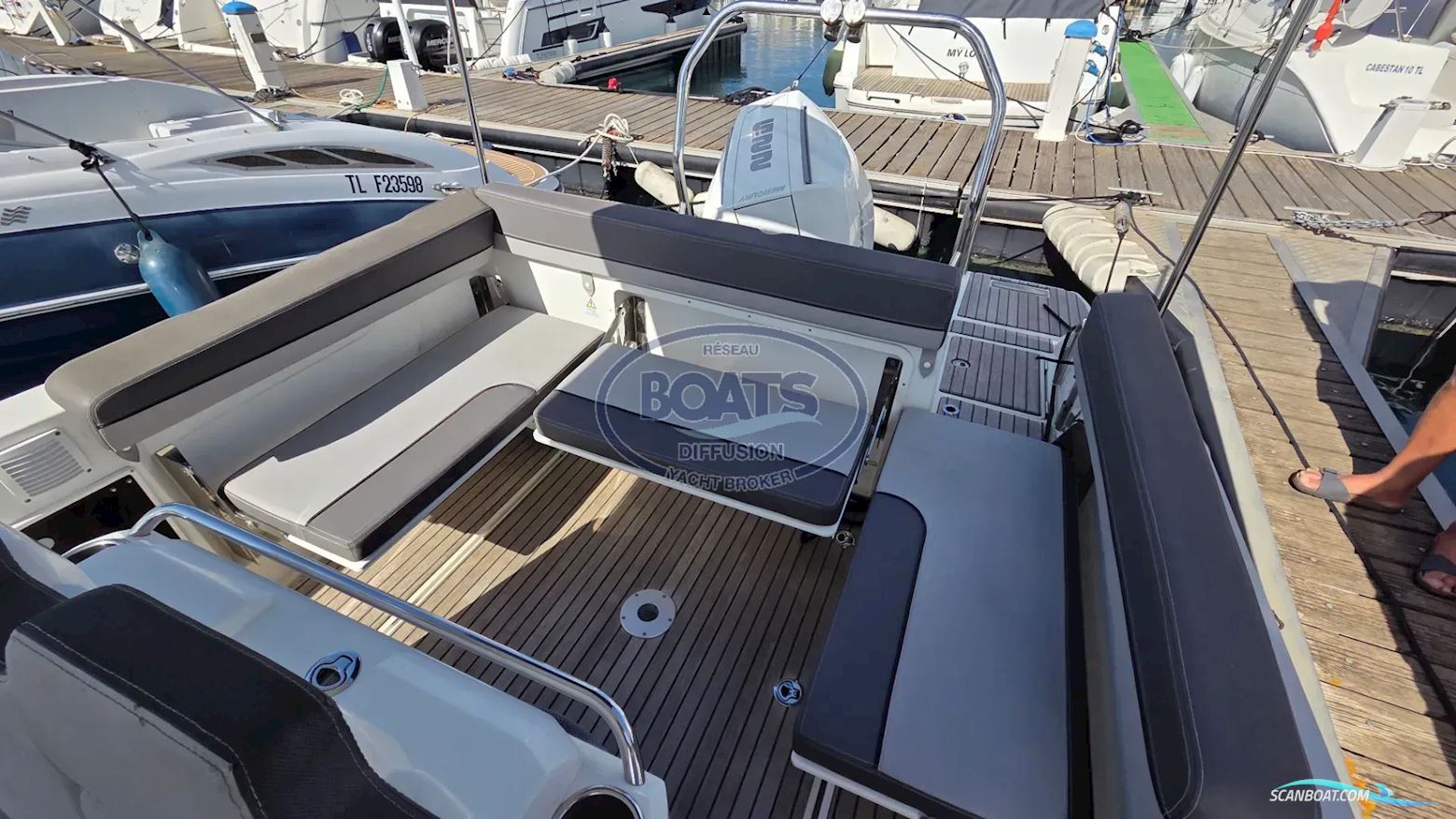 Janneau Cap Camarat 7.5 CC Serie 3