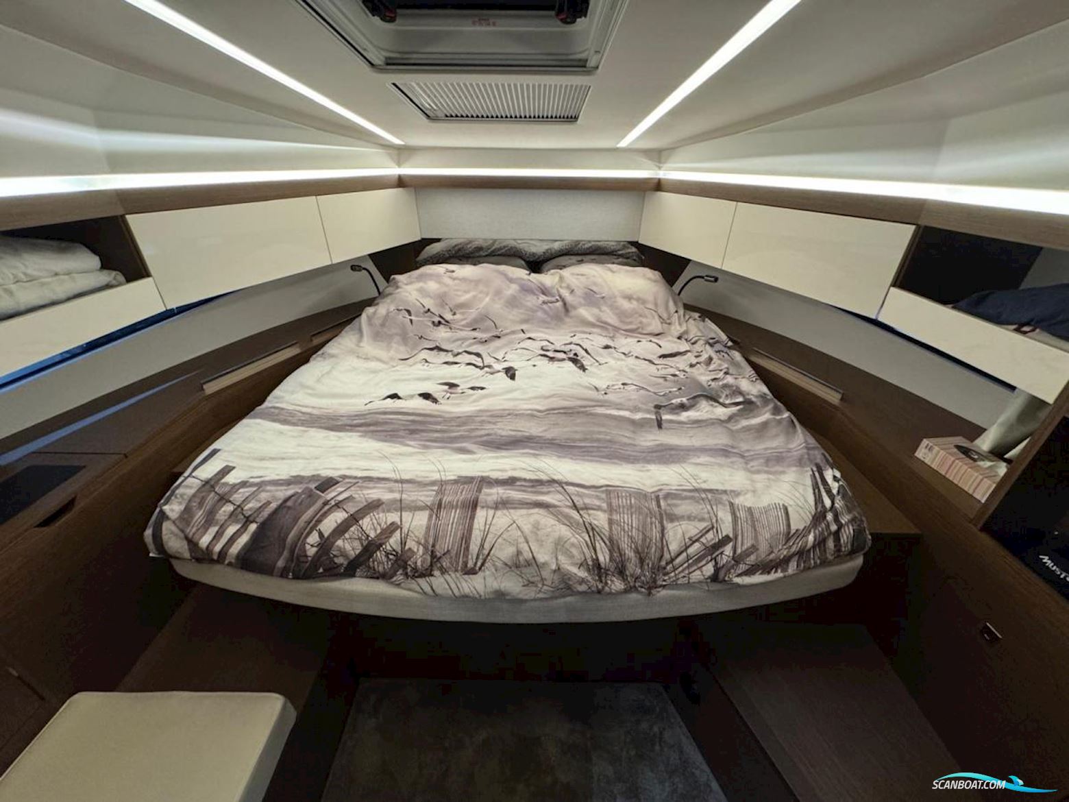 Jeanneau  NC37 met slechts 87 uur!