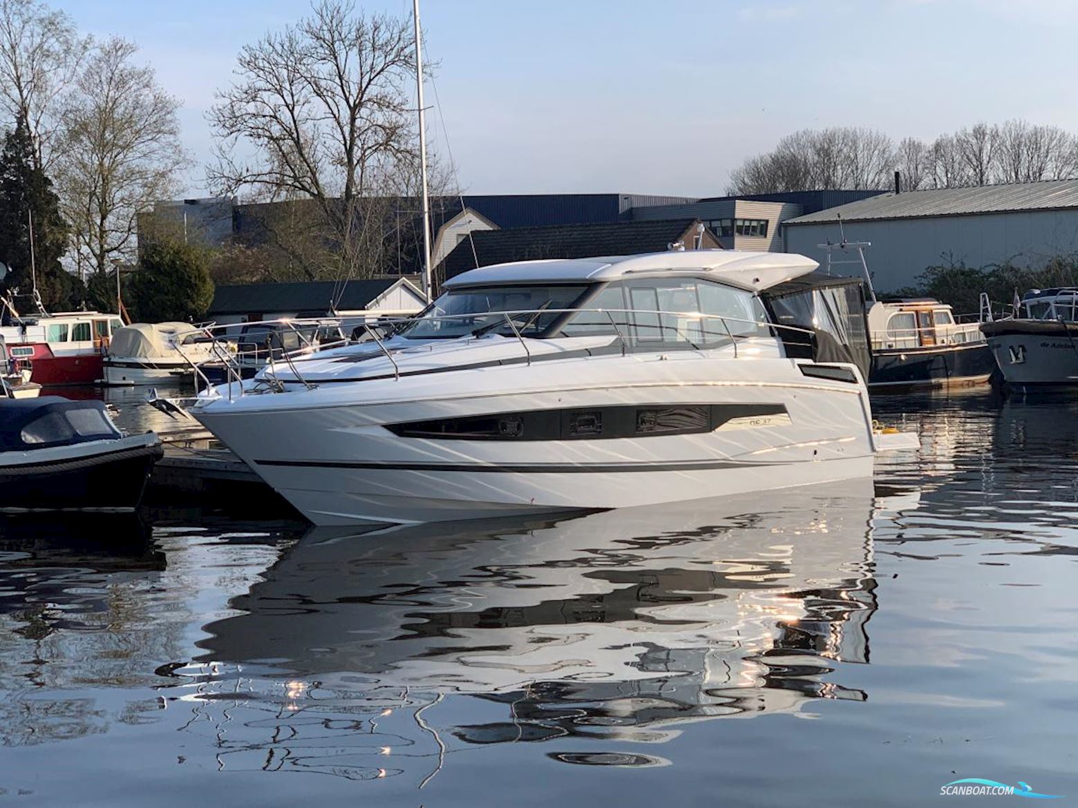 Jeanneau  NC37 met slechts 87 uur!