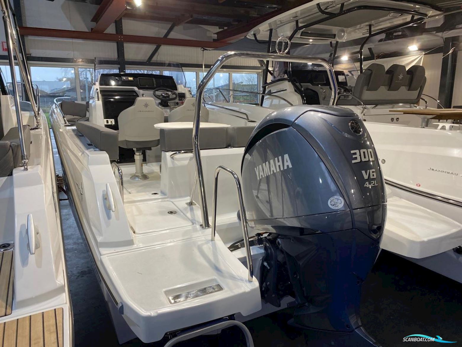 Jeanneau 7.5 Center Console