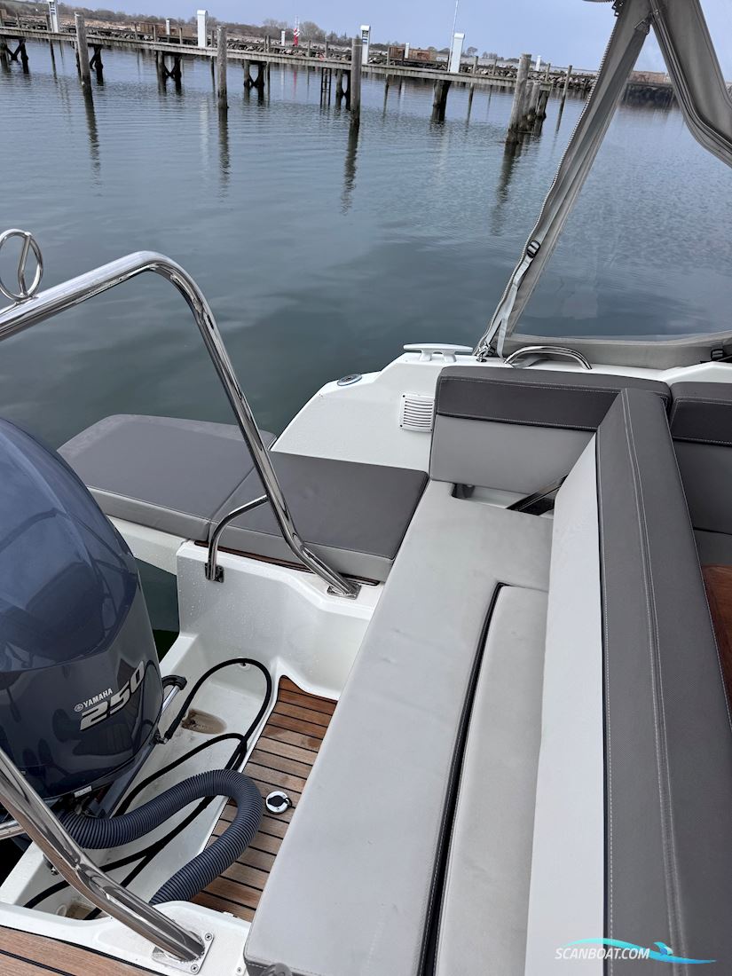 Jeanneau 7.5 DC CAP CAMARAT SERIE 2 – 2021