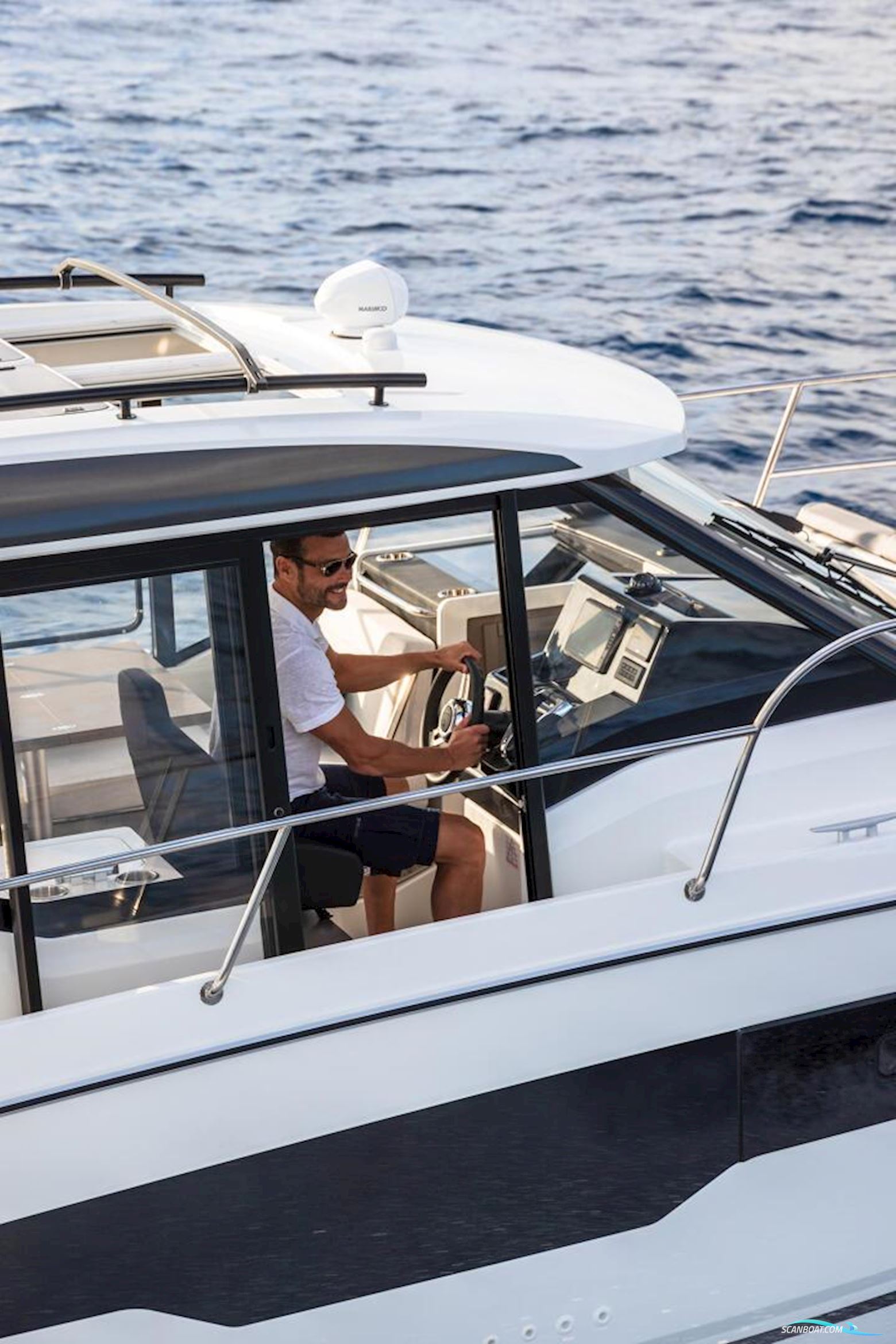 Jeanneau 895 Merry Fisher Cruiser