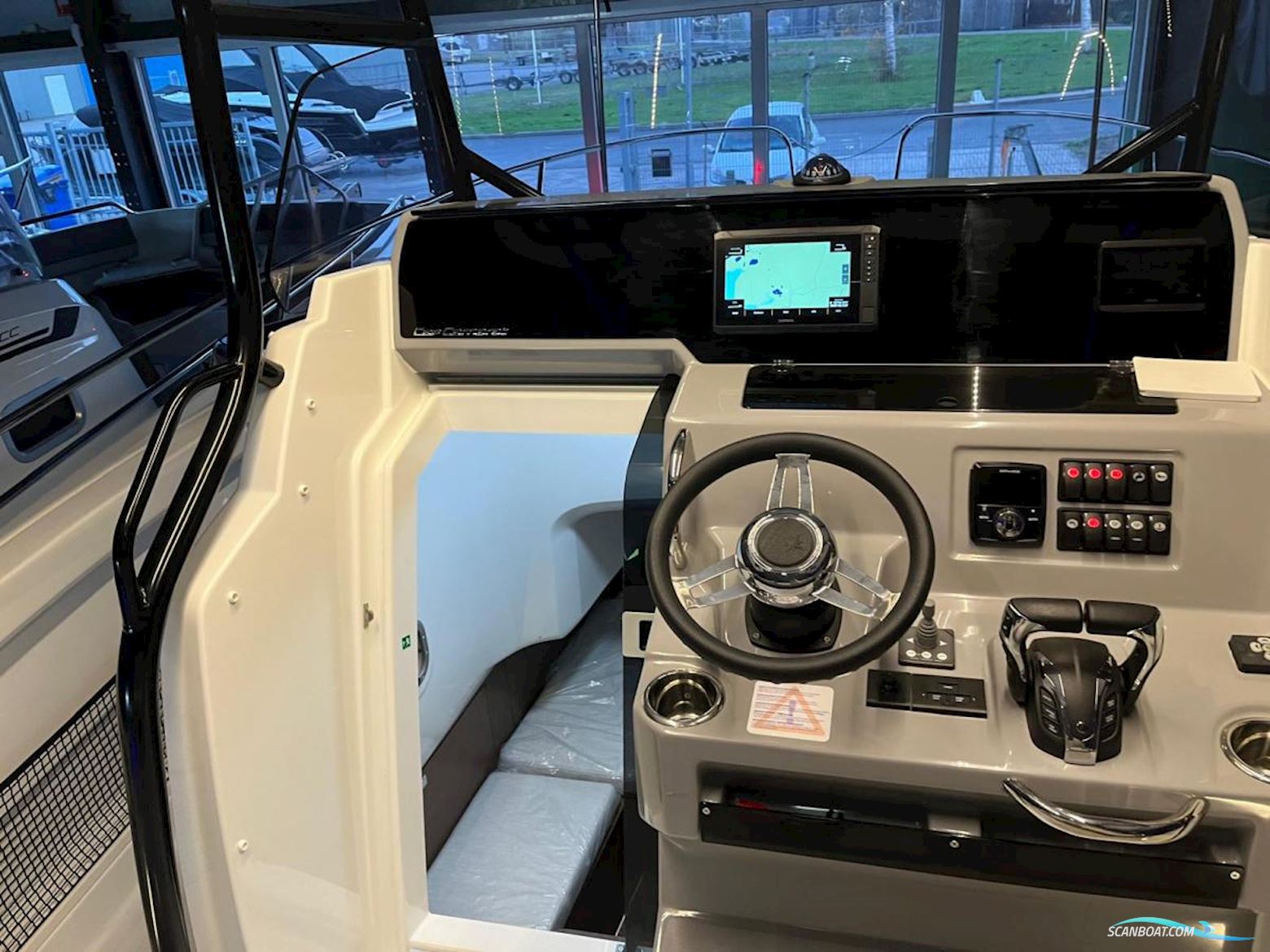Jeanneau 9.0 Center Console