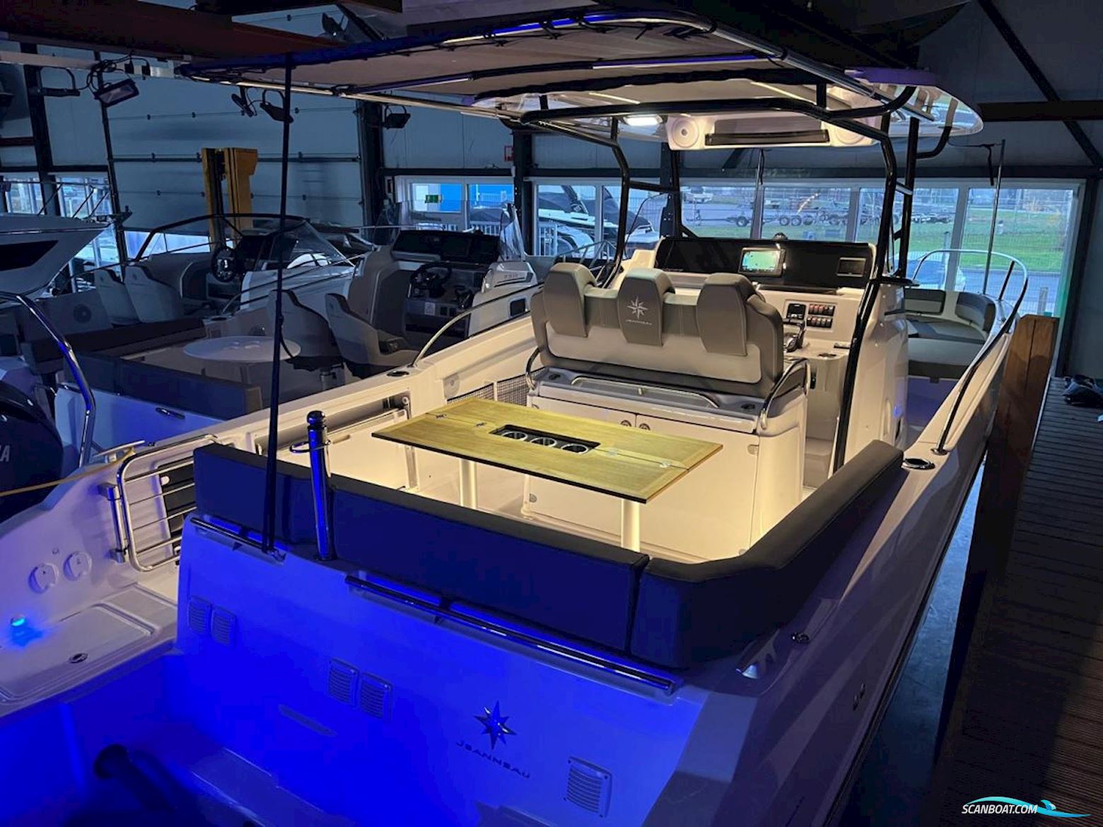 Jeanneau 9.0 Center Console