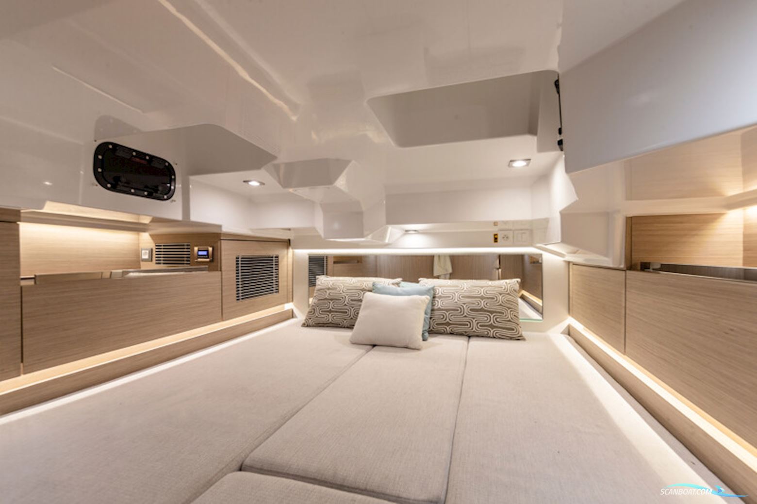 Jeanneau Cap Camarat 10.5 CC DEMO