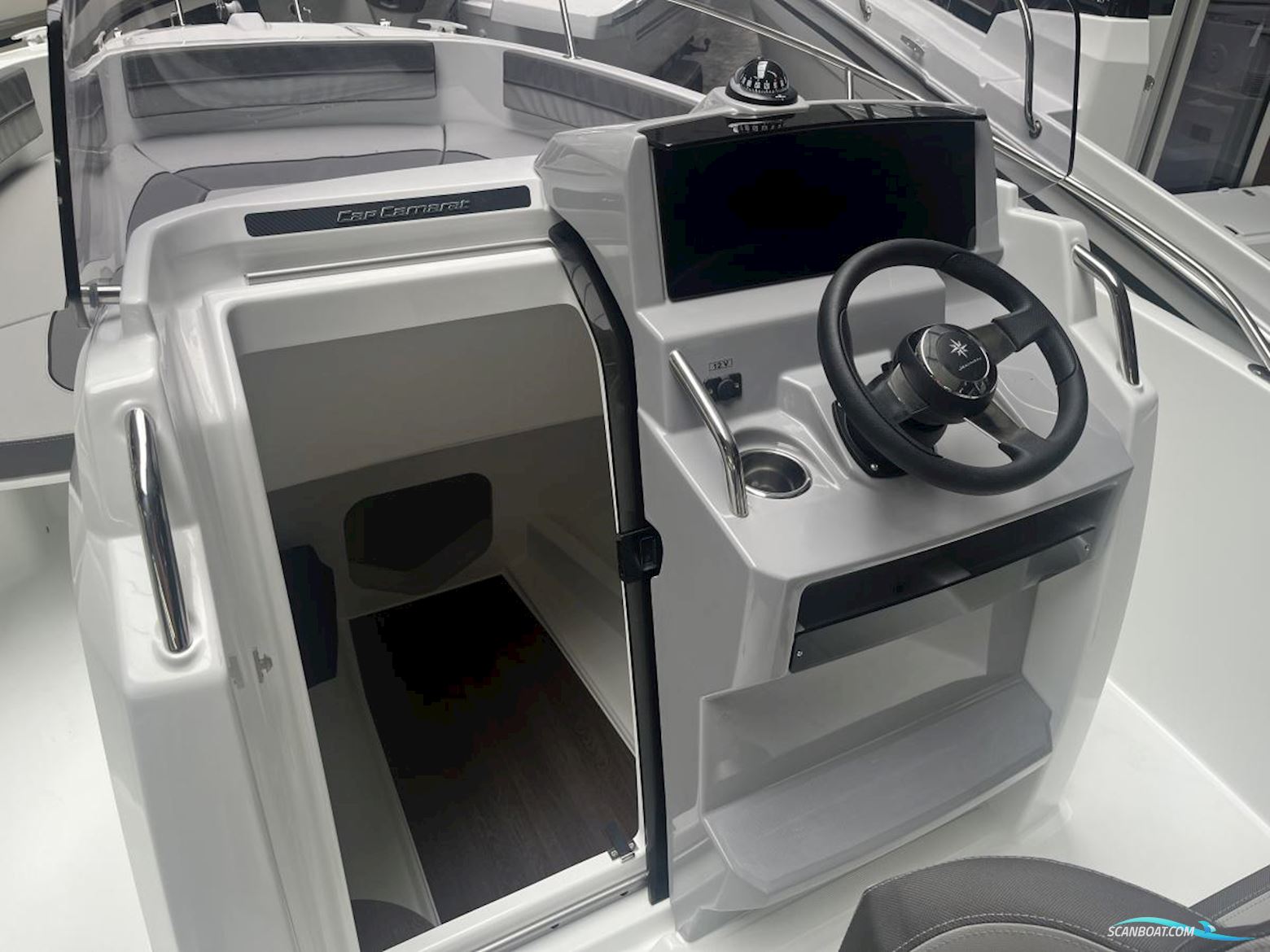 Jeanneau Cap Camarat 6.5 Center Console
