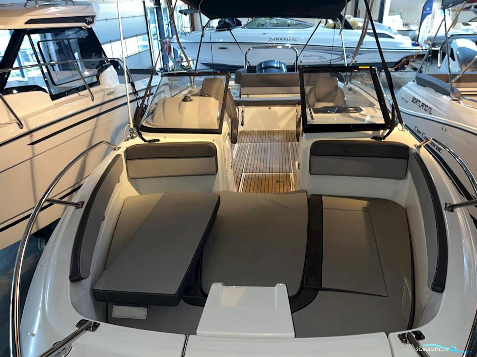 Jeanneau Cap Camarat 7.5 bowrider