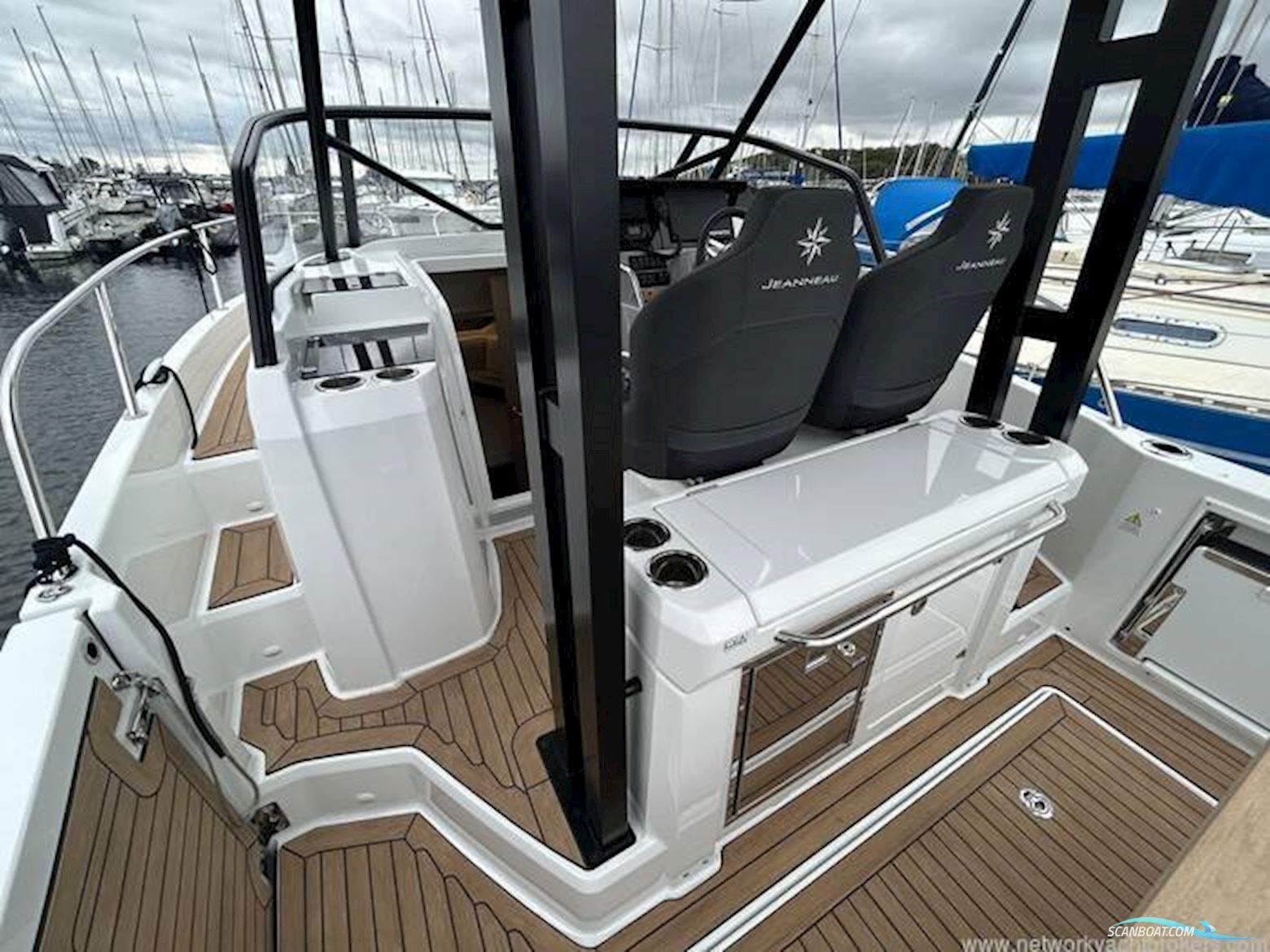 Jeanneau Cap Camarat 9.0WA S2