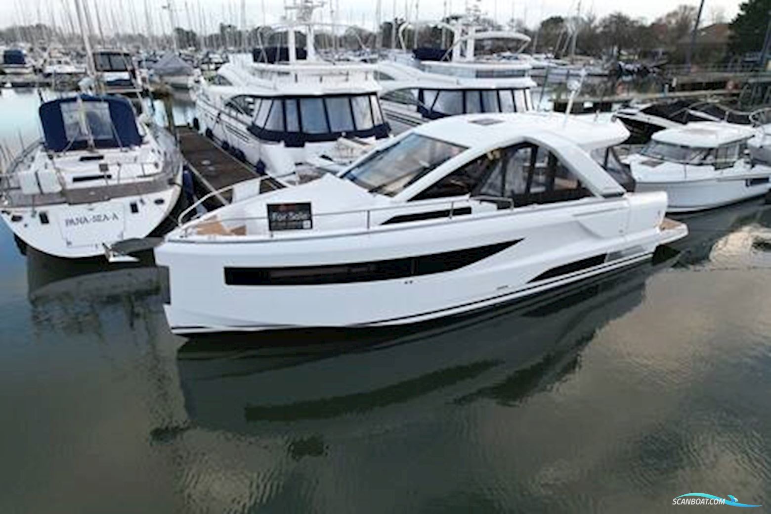 Jeanneau DB37 Motorboten 2024, met Volvo motor, United Kingdom